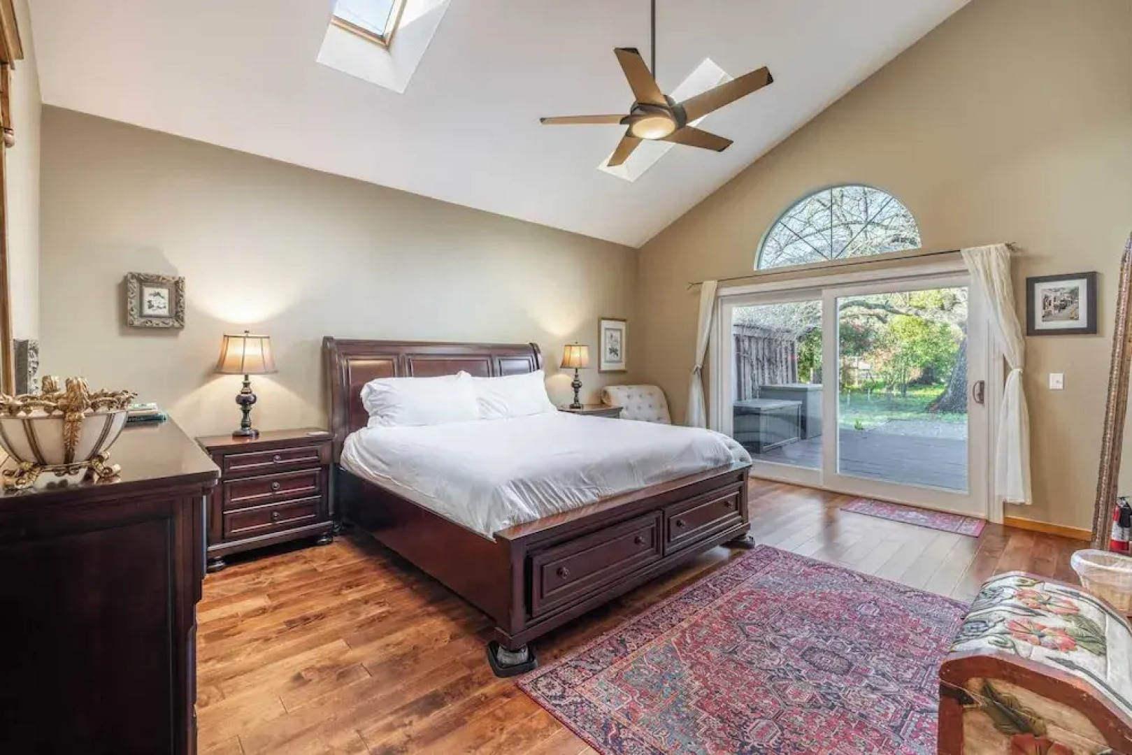 Valley of the Moon by Avantstay Tranquil Escape, Large Yard w/ Hot Tub & Fire Pit