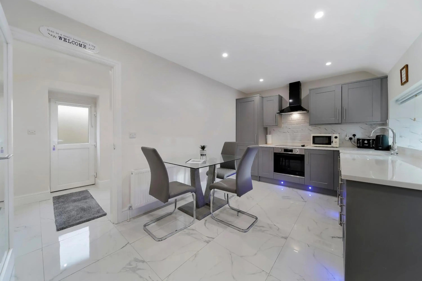 New Glenside Cottage sleeping 4 guests