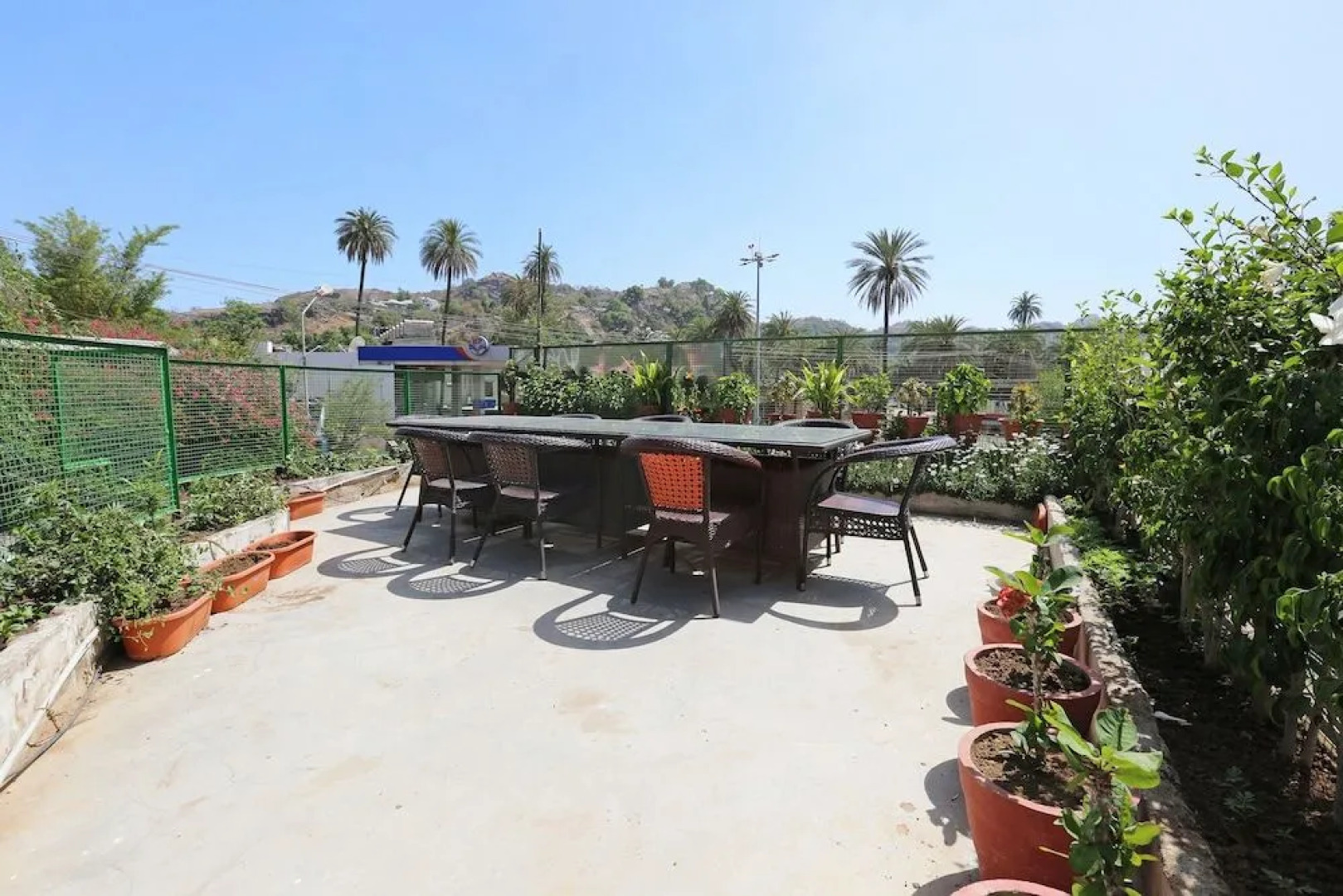 OYO 8600 Hotel Deepali Executive