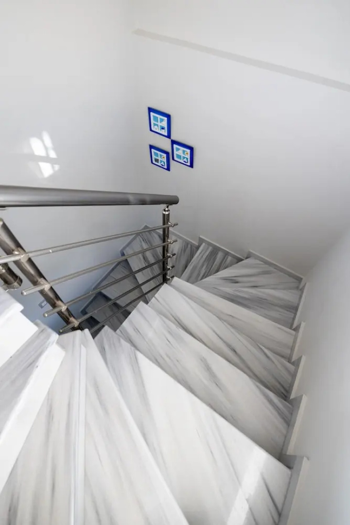 Seabreeze Villa - with Jacuzzi & heated pool