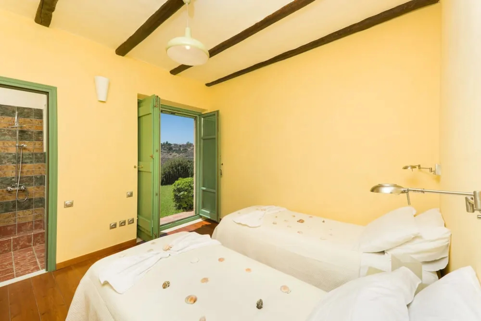 Self-catering Luxury Stone Holiday Villa With Infinity Pool and Panoramic View