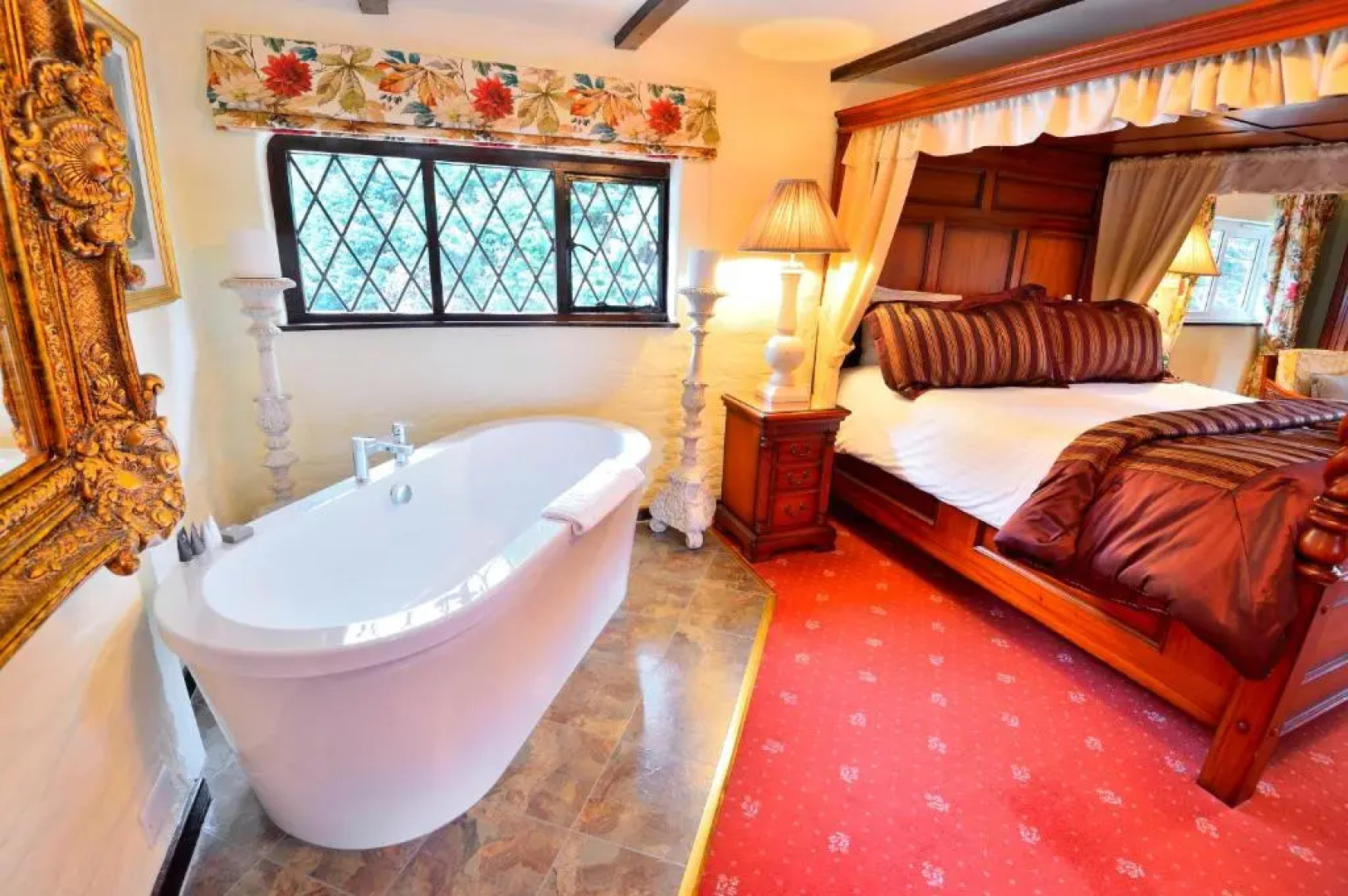 The Roundabout Hotel