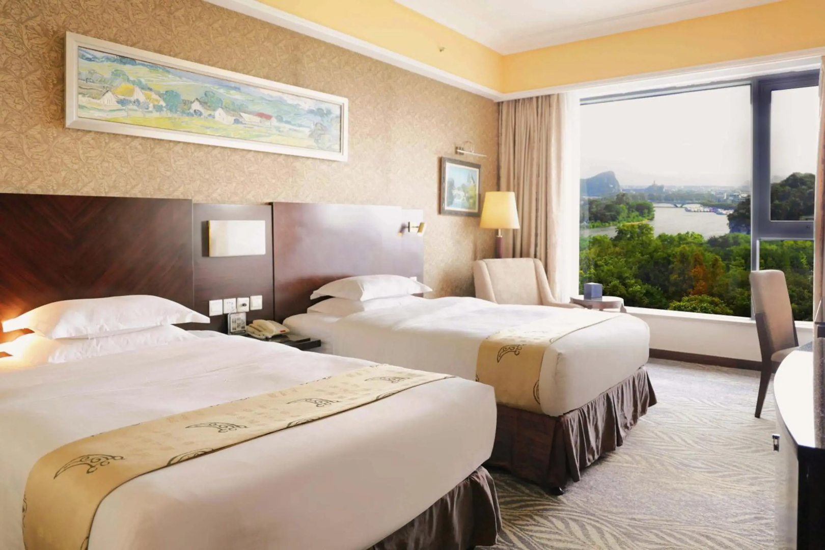Guilin Lijiang Waterfall Hotel