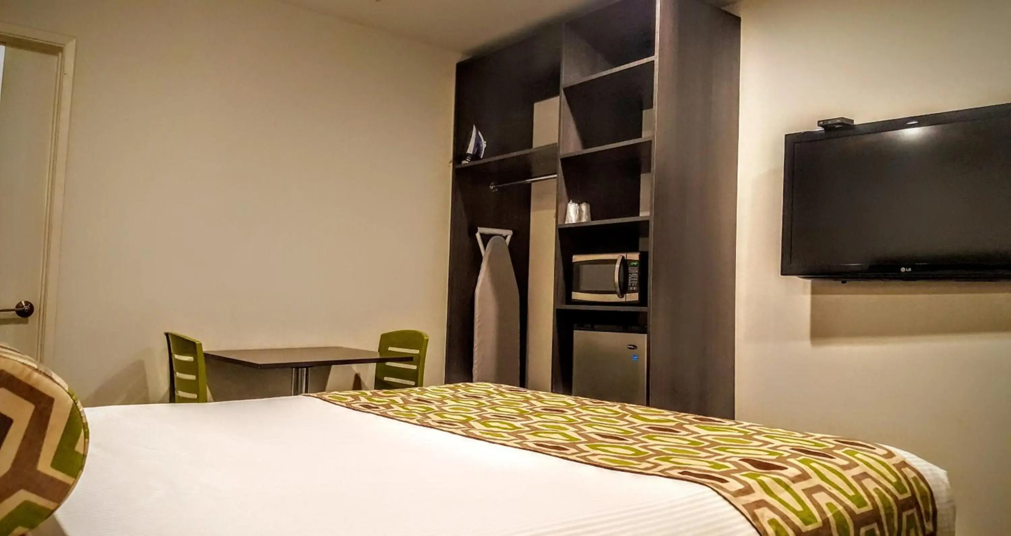 Jewel City Inn