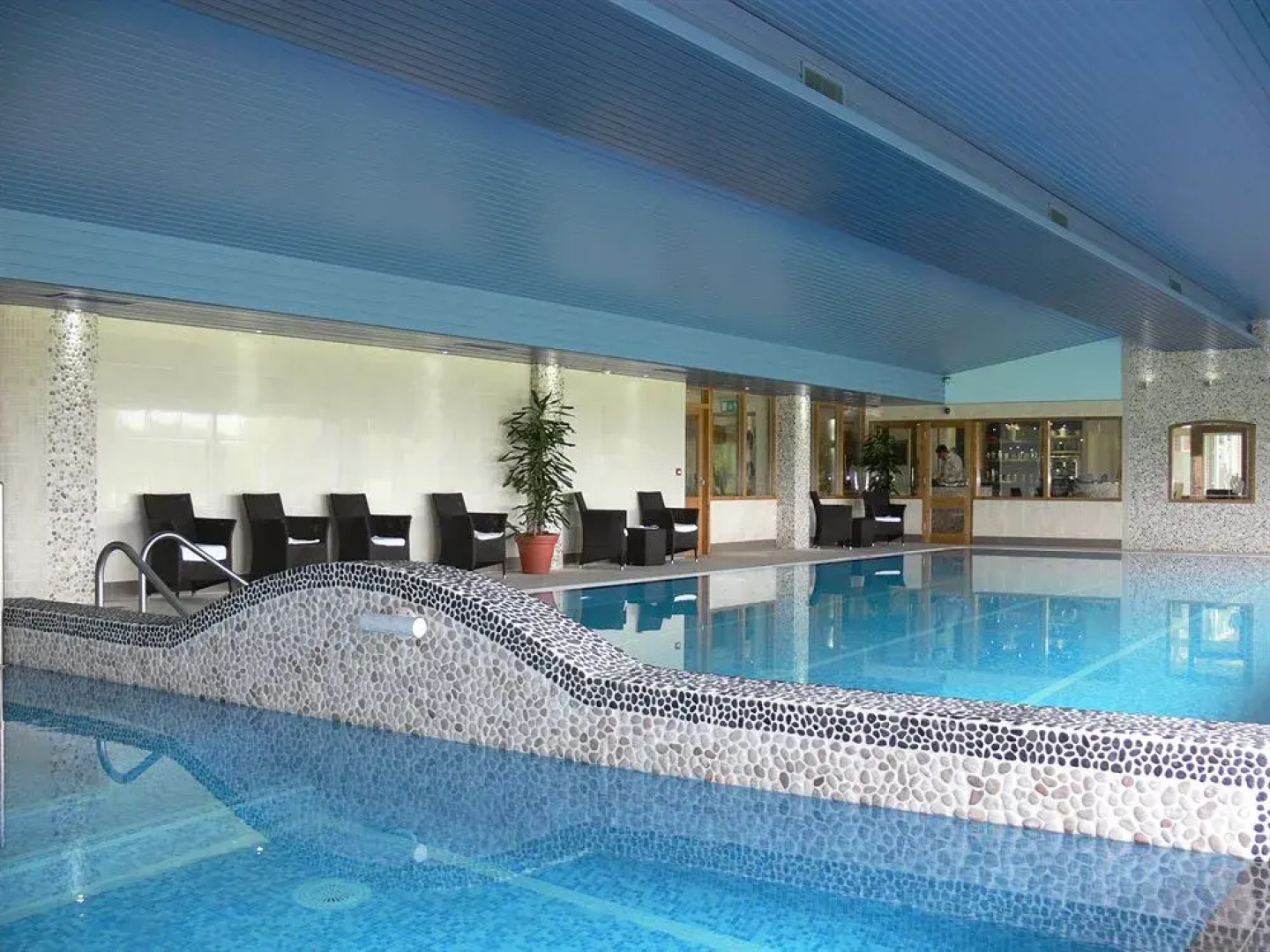 London Beach Country Hotel