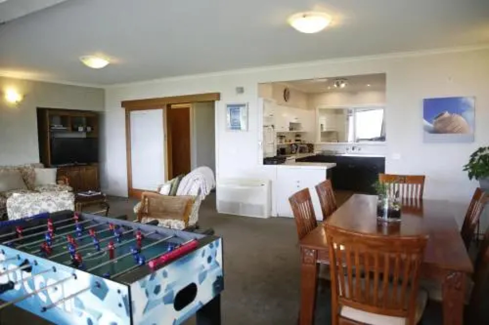 Beachside Entertainer