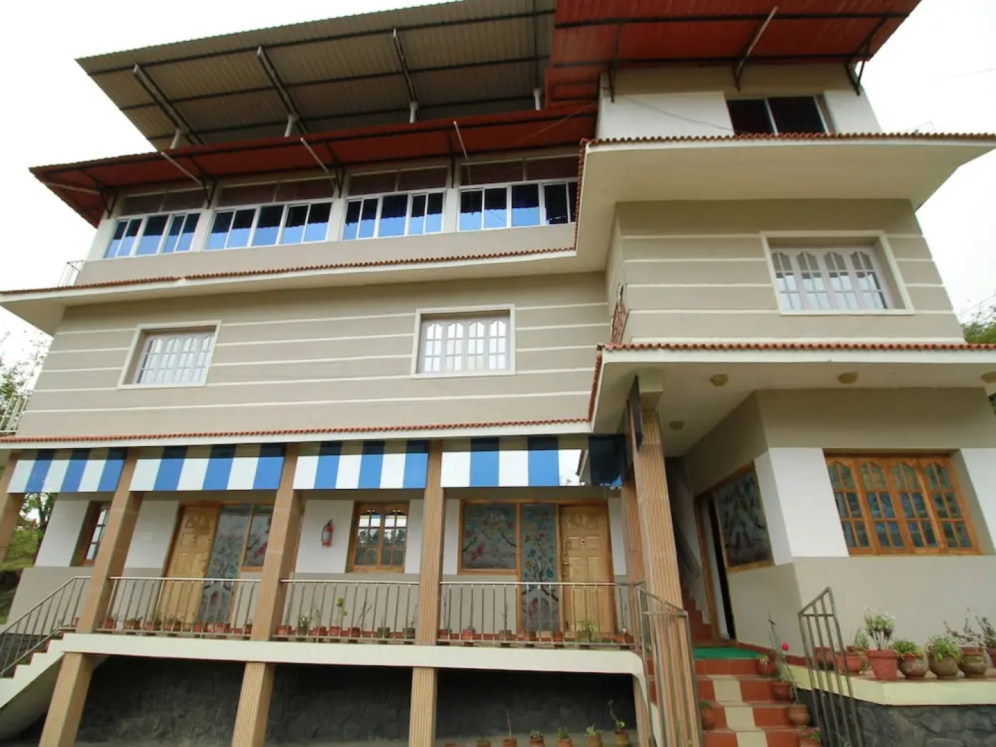 Oyo 11719 Hotel Sierra