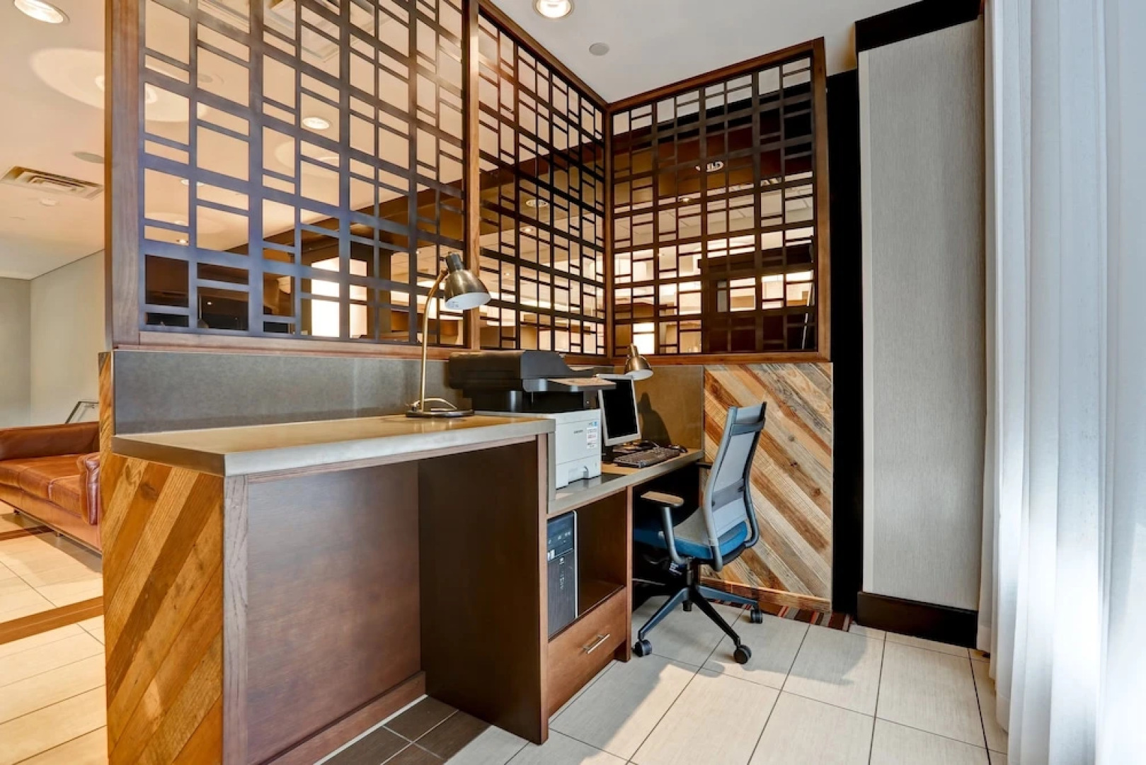 Отель Four Points by Sheraton Toronto Mississauga