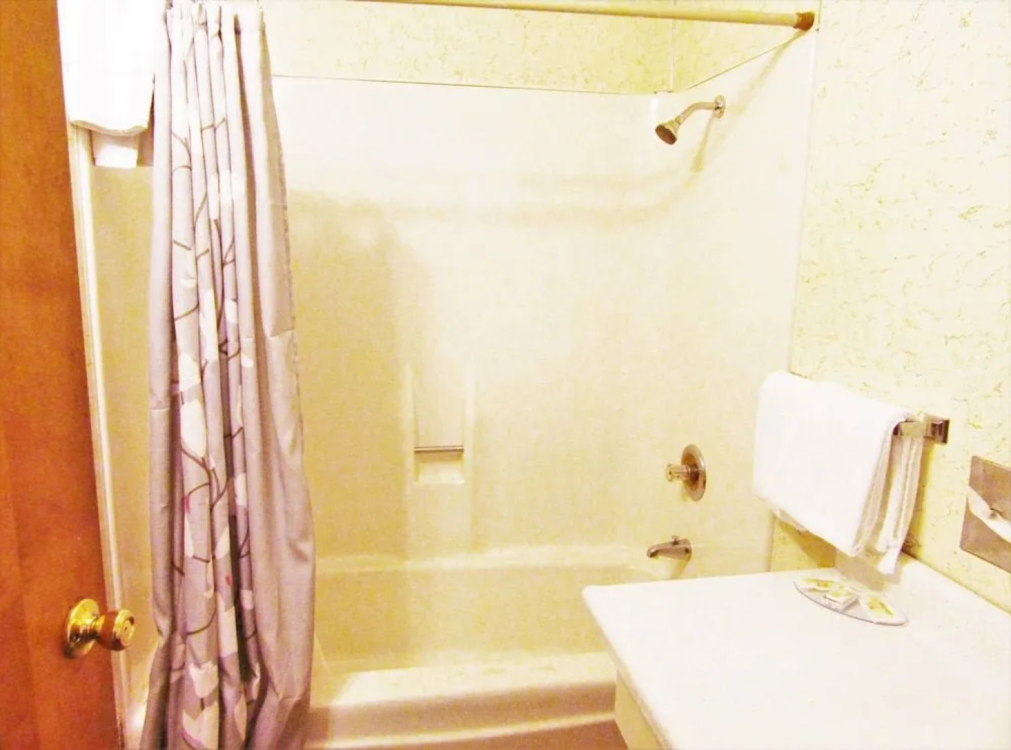 Traveler's Inn Motel