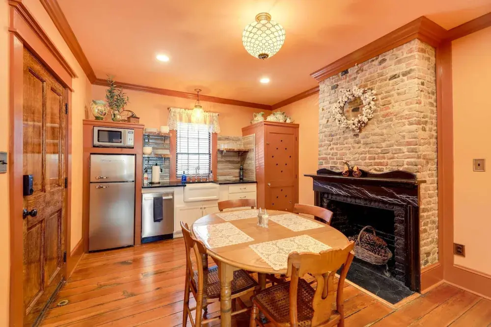 Victorian Vacation Rental Apt in Downtown New Bern