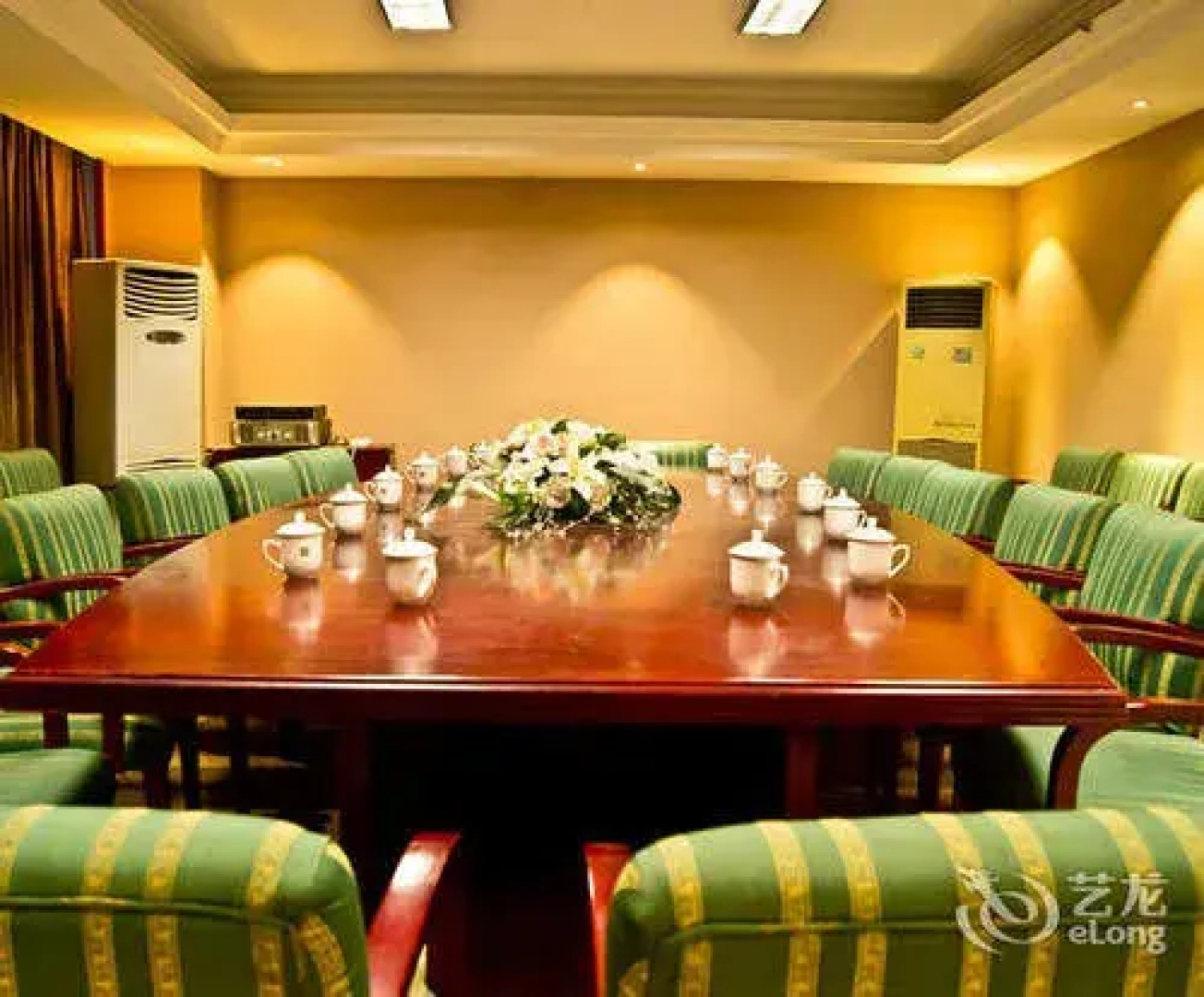 岳阳新中讯商务酒店