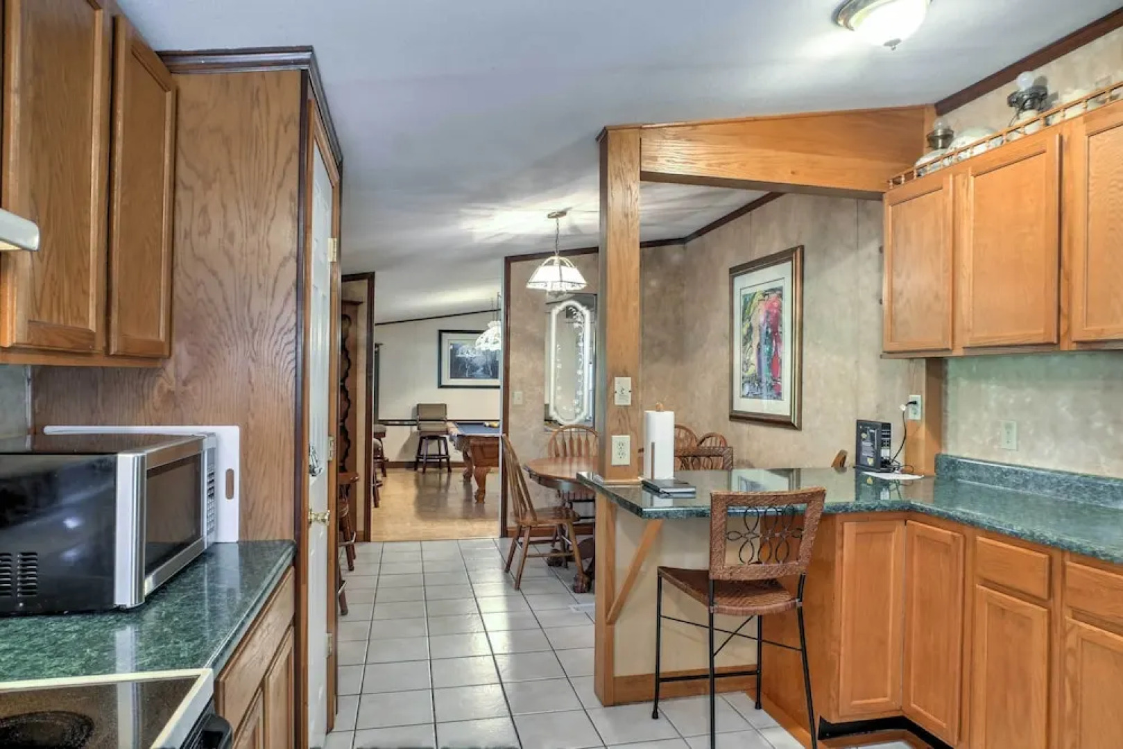 Ooltewah Cabin w/ Grill, Pool Table & Porch!