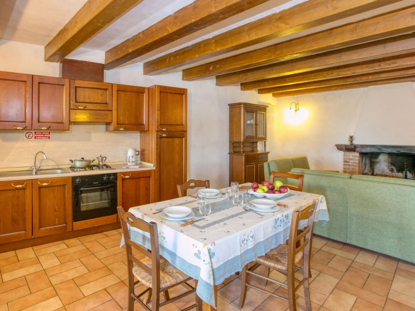 Spacious Mansion in Sant'Angelo in Vado with Pool