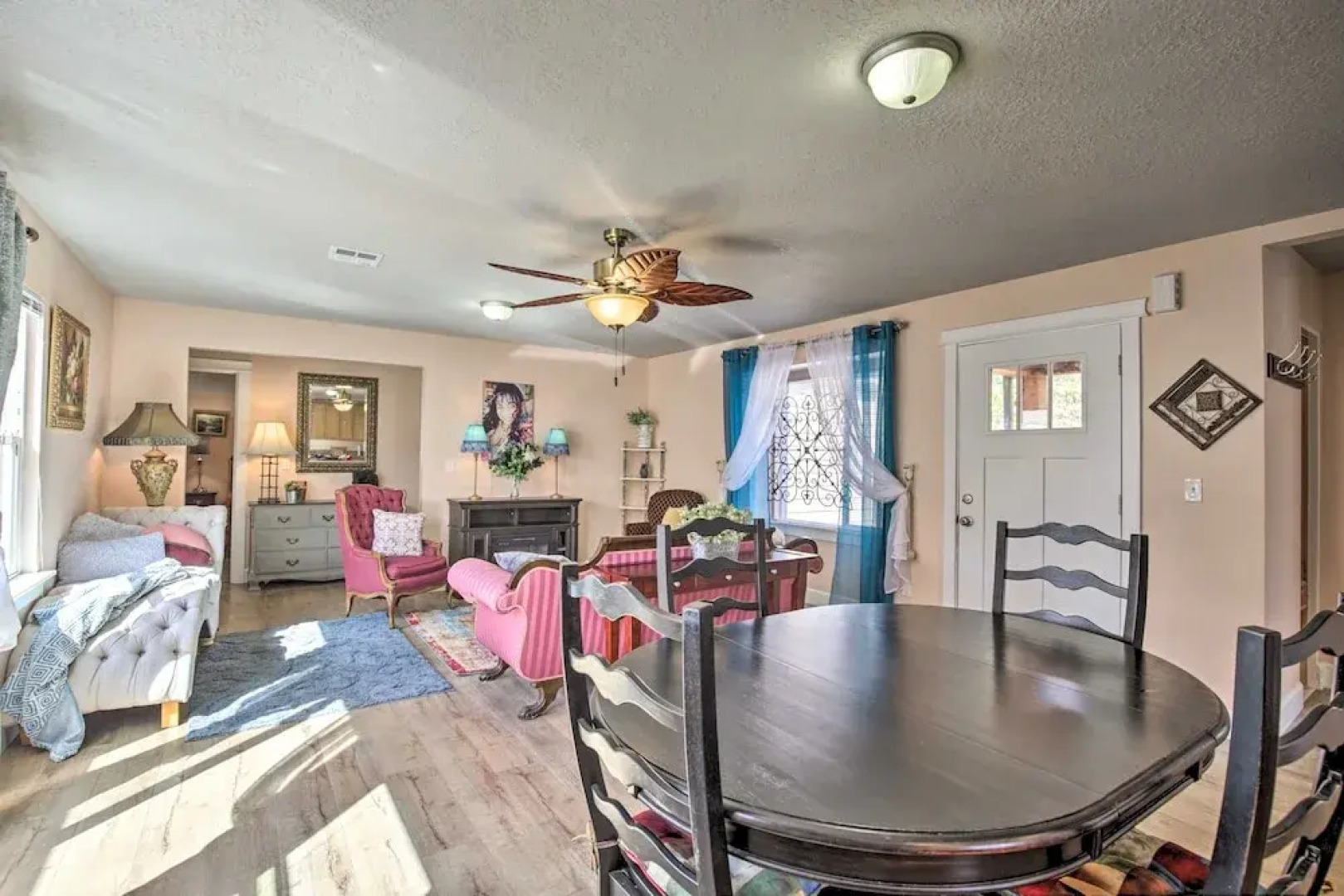 Diva's Den - West Salem Bungalow 3 Bedroom Bungalow by Redawning