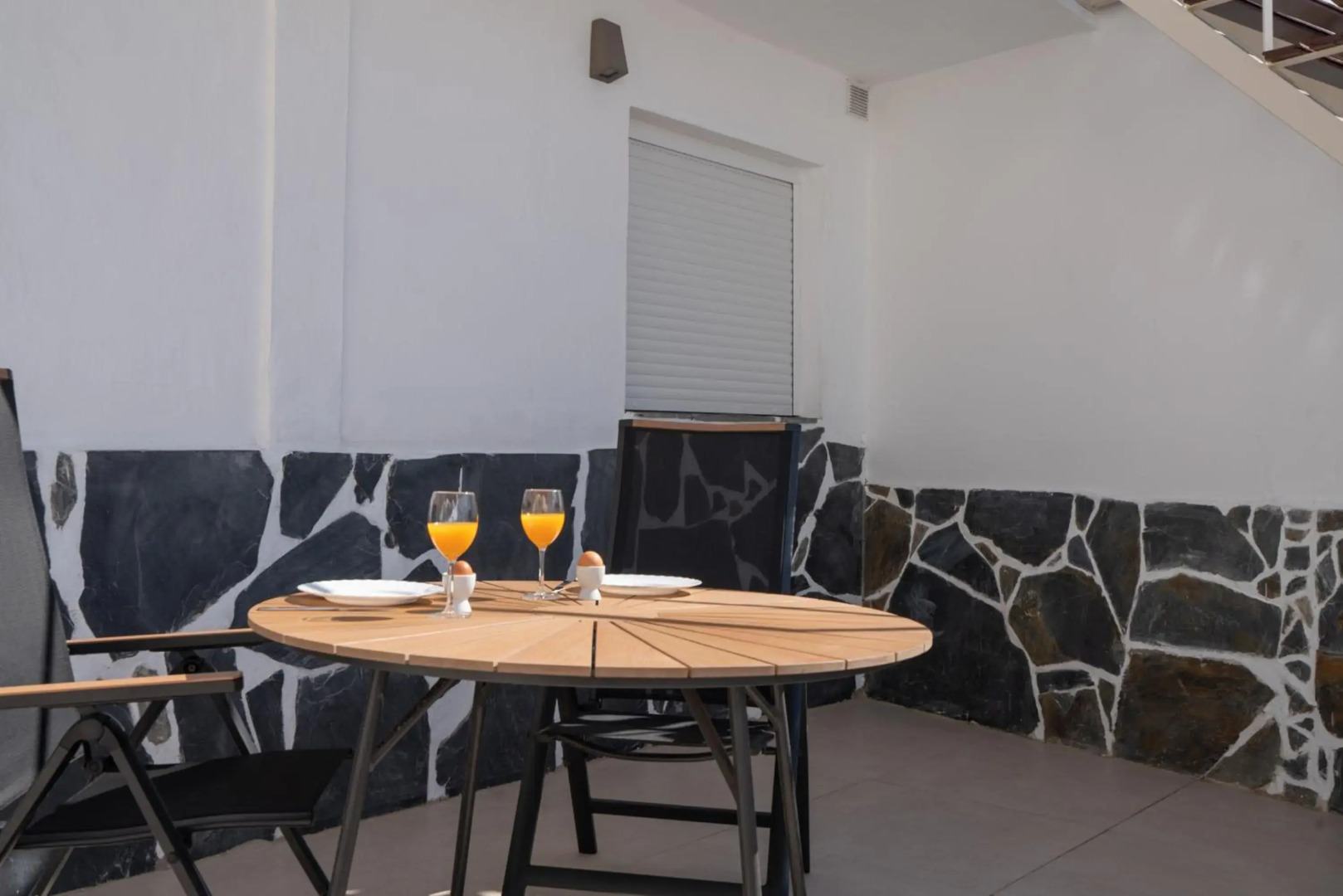 Spectacular Cave with two large terraces (70m2) by the sea