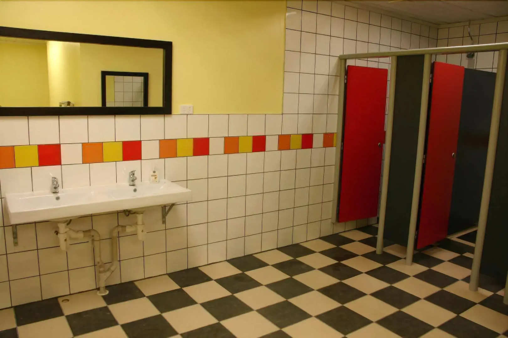 Silverfern Backpackers