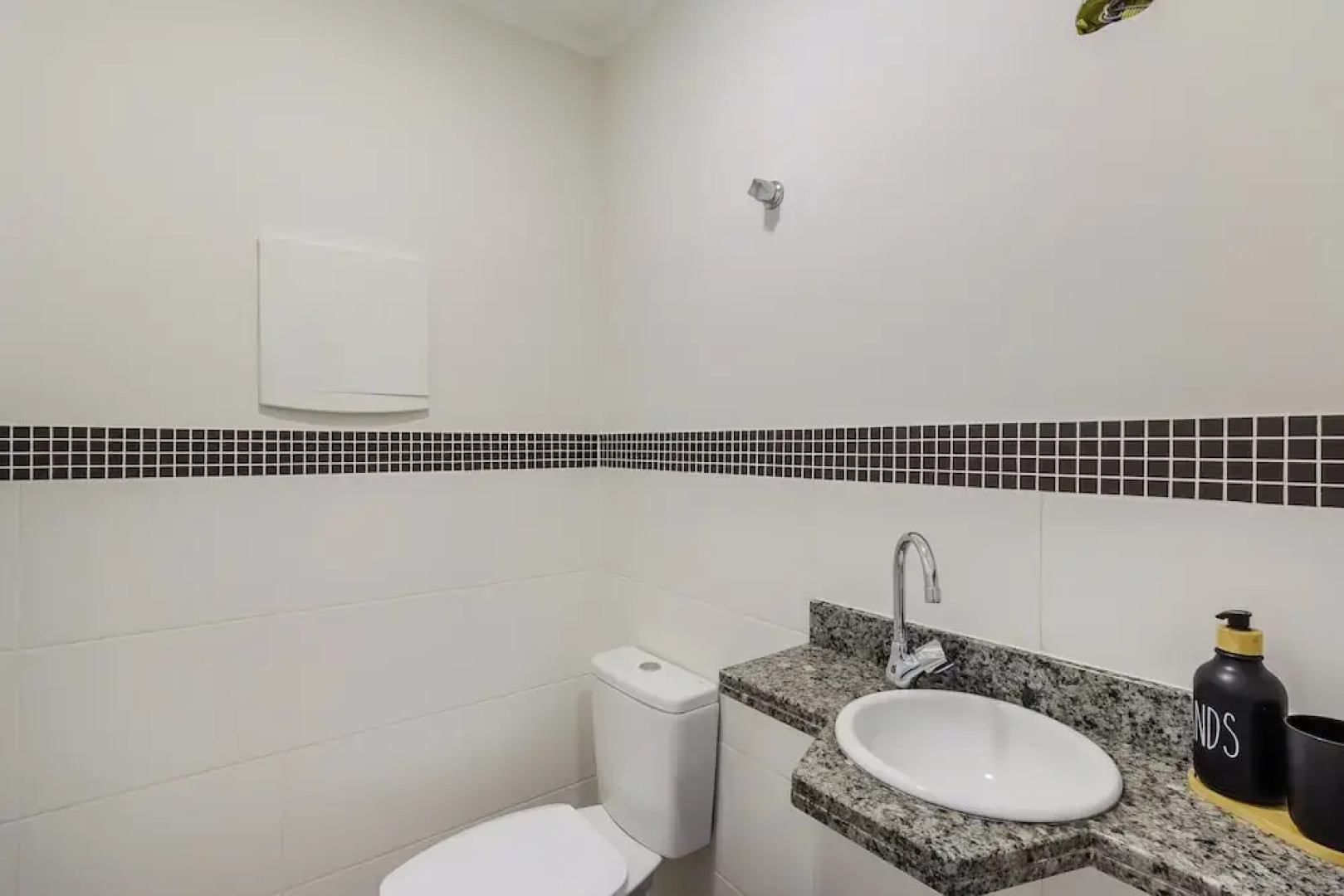 Cozy and Well-located Apartment in POA - Rfa303