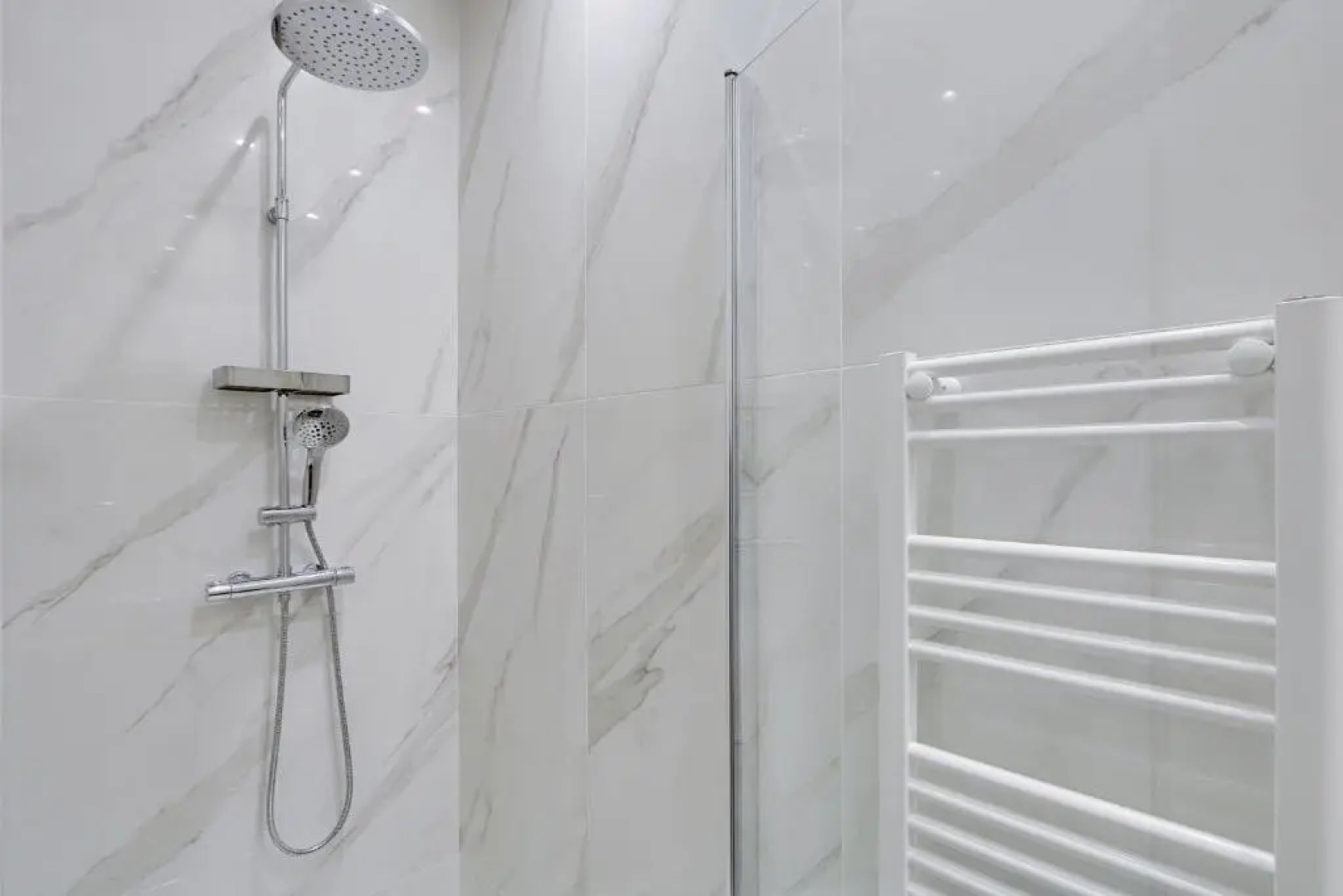 Pick A Flat's Apartment in Neuilly sur Seine - Avenue Charles de Gaulle