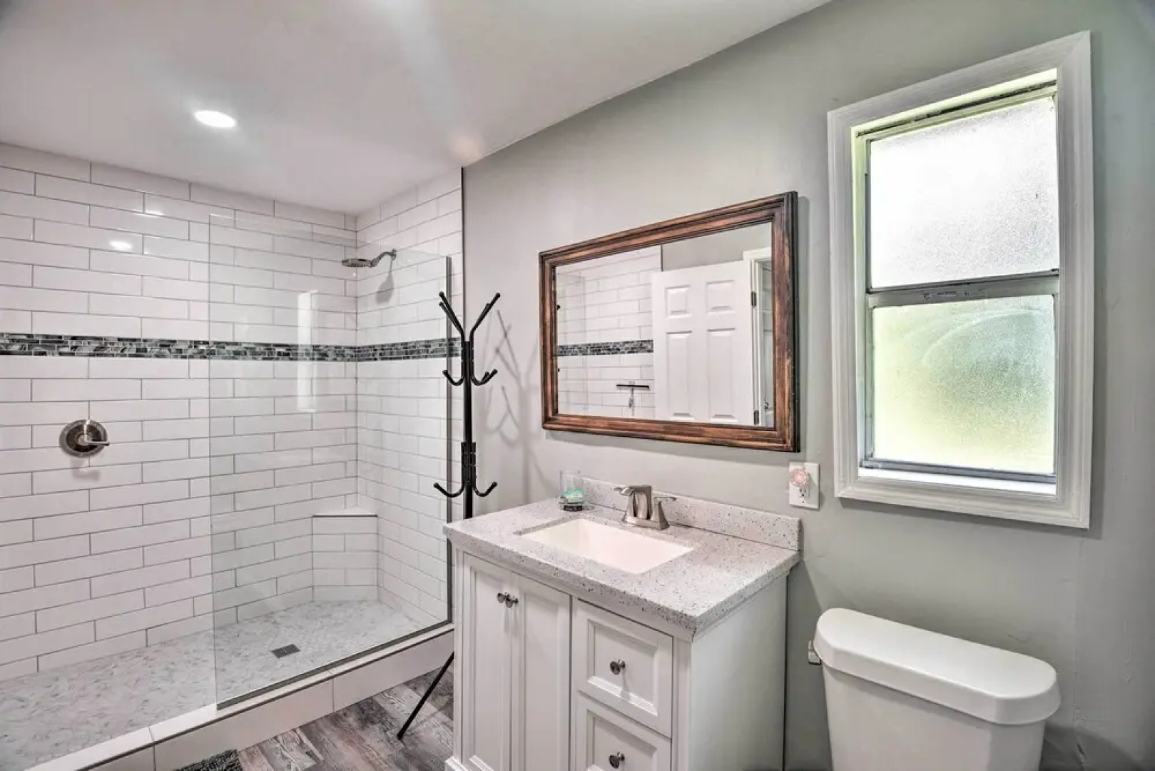 Dog-friendly Home w/ Gas Grill - Walk to Rose Bay!