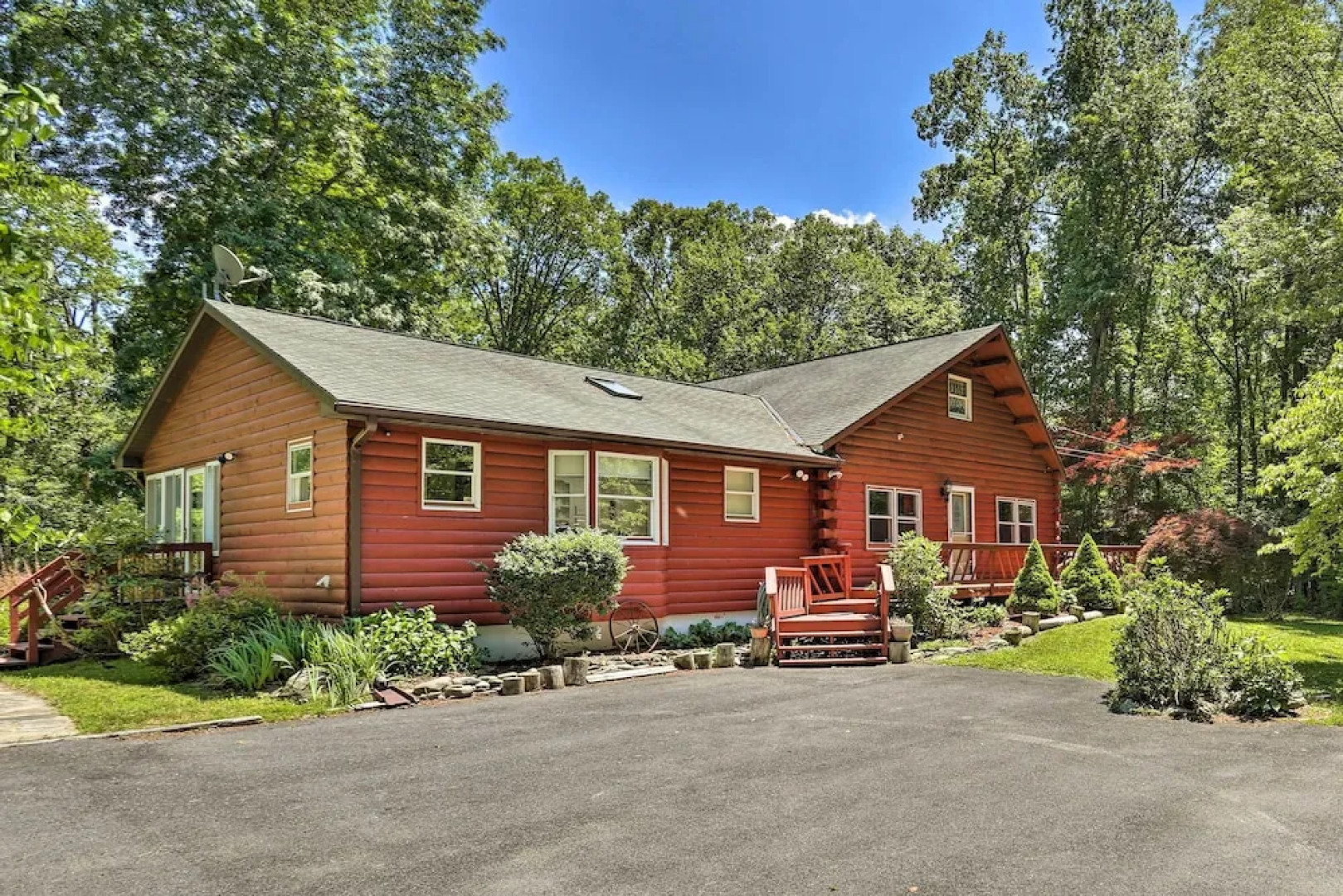 Hike + Ski: Log Cabin in East Stroudsburg!