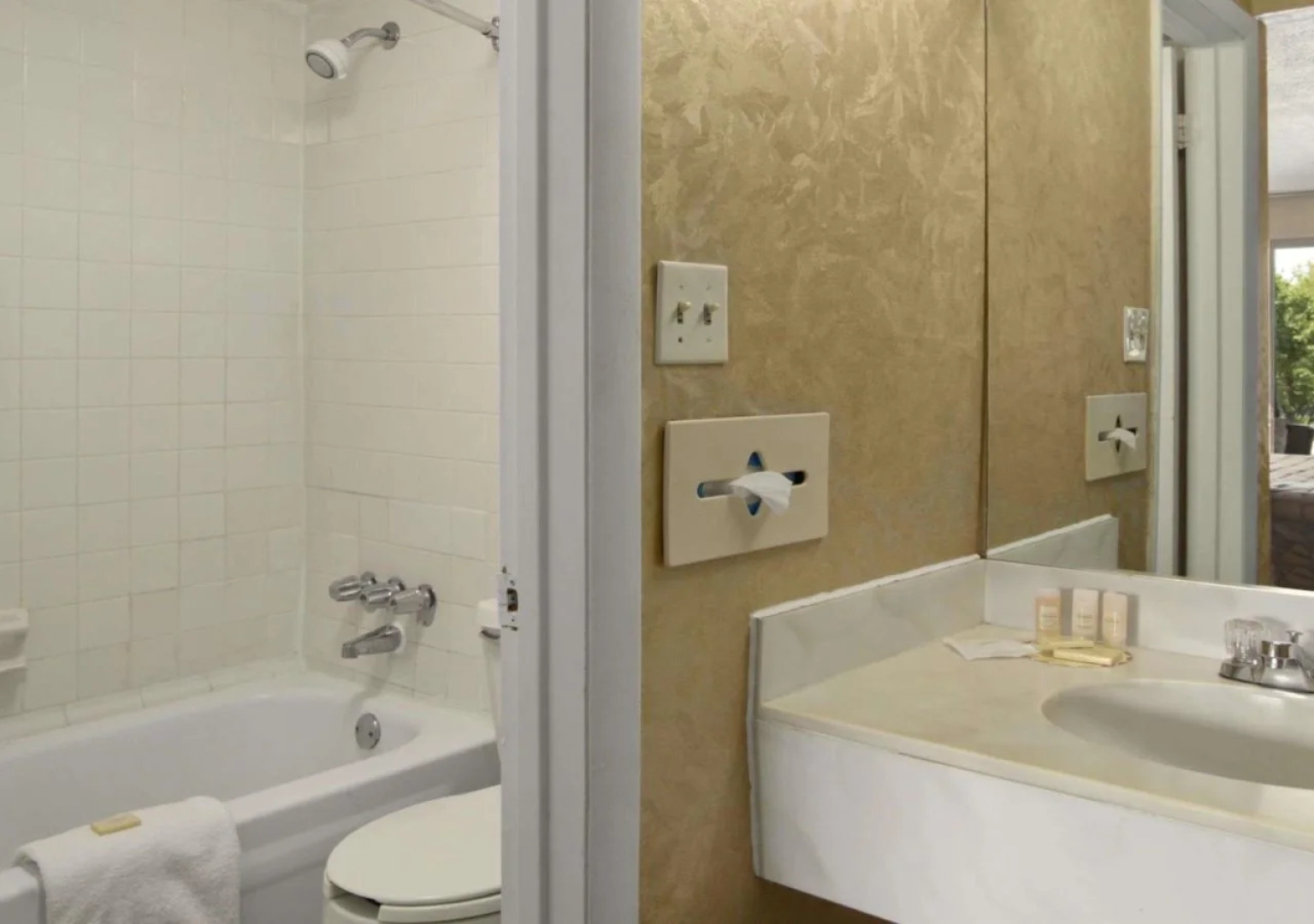 Days Inn by Wyndham Roanoke Civic Center