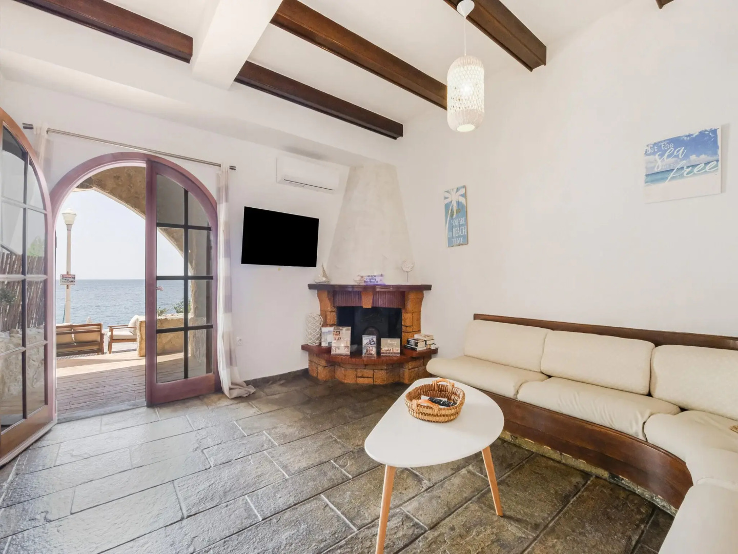 Comfortable Holiday Home With Terrace