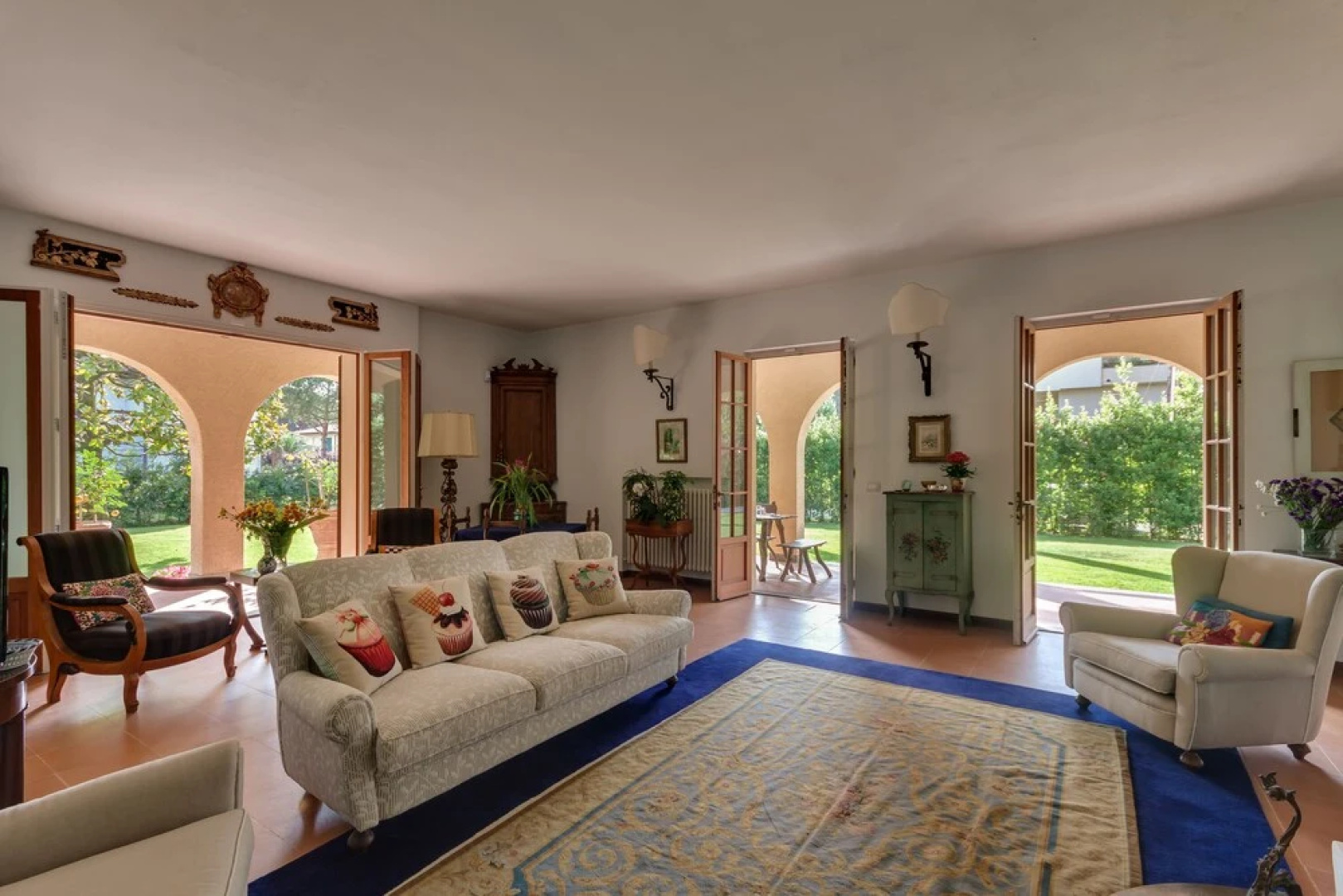 Forte dei Marmi renewed 6 bedroom villa