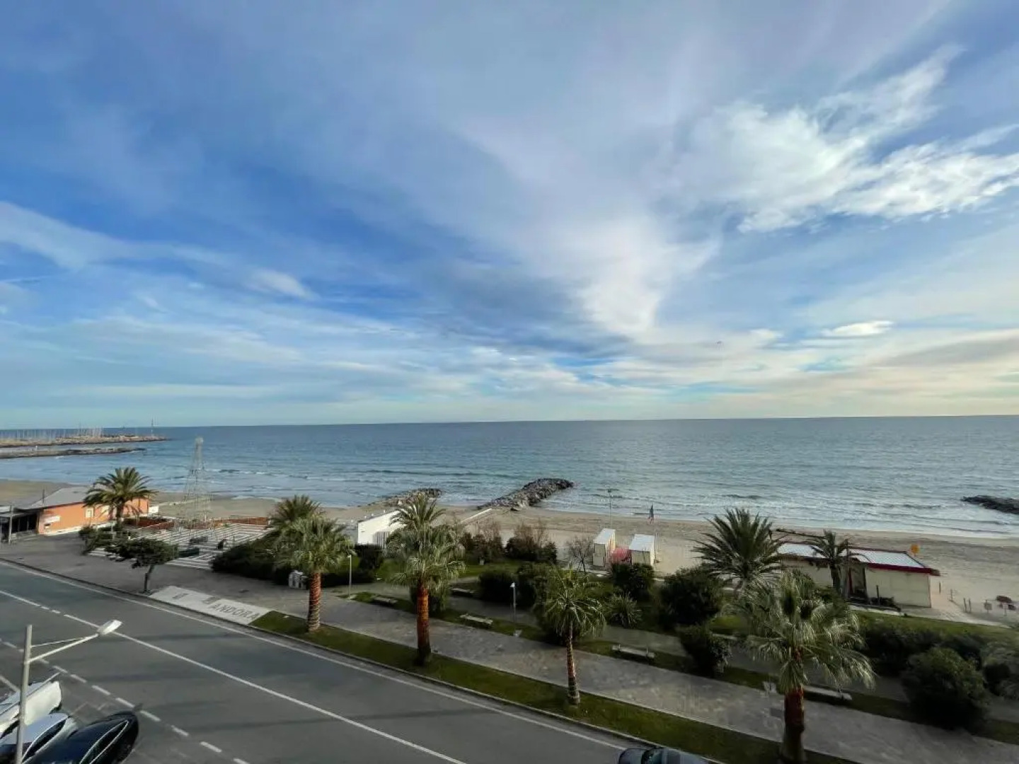 [Via XXV Aprile] 4 Locali - Di Fronte al Mare