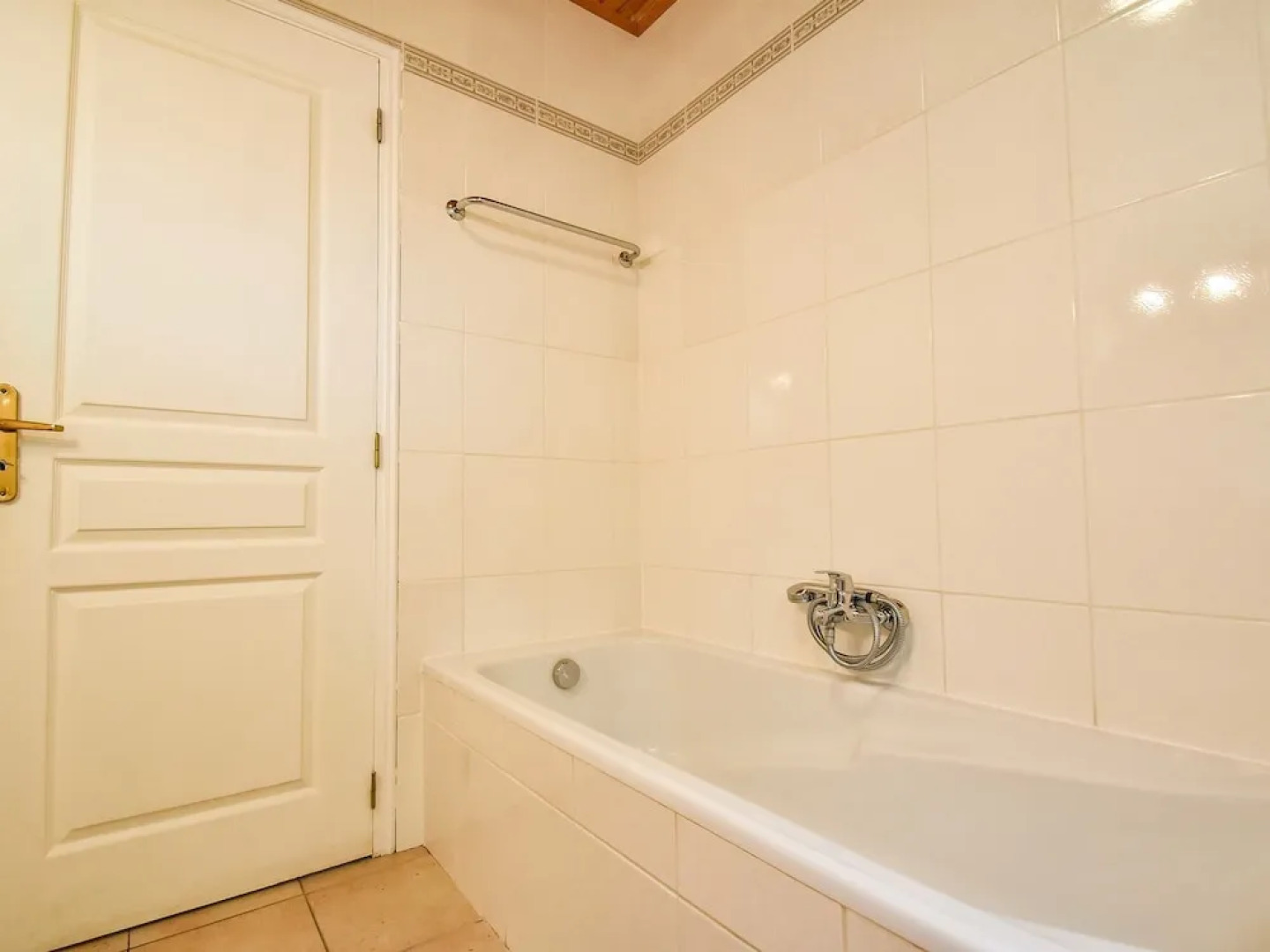 Beautiful Holiday Home, Near Centre. Private Pool. Private Garden. Roofed Terrace