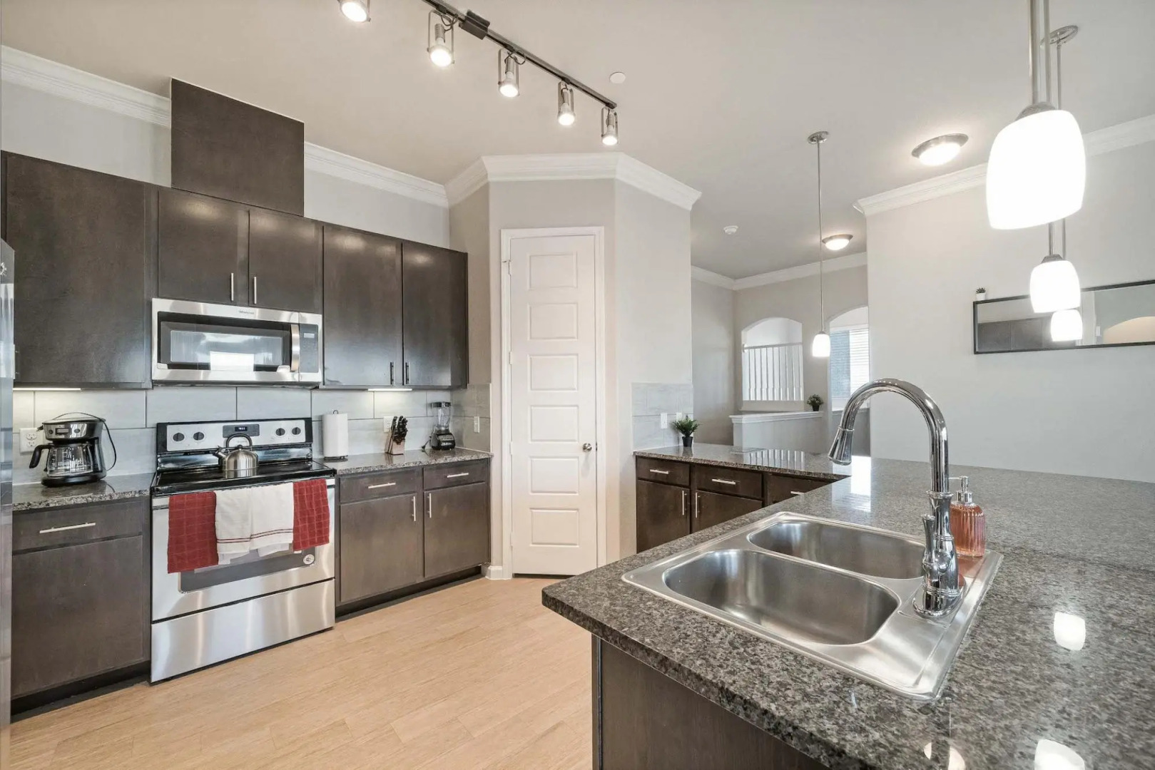 Luxury Townhome Pool North Austin Evonify