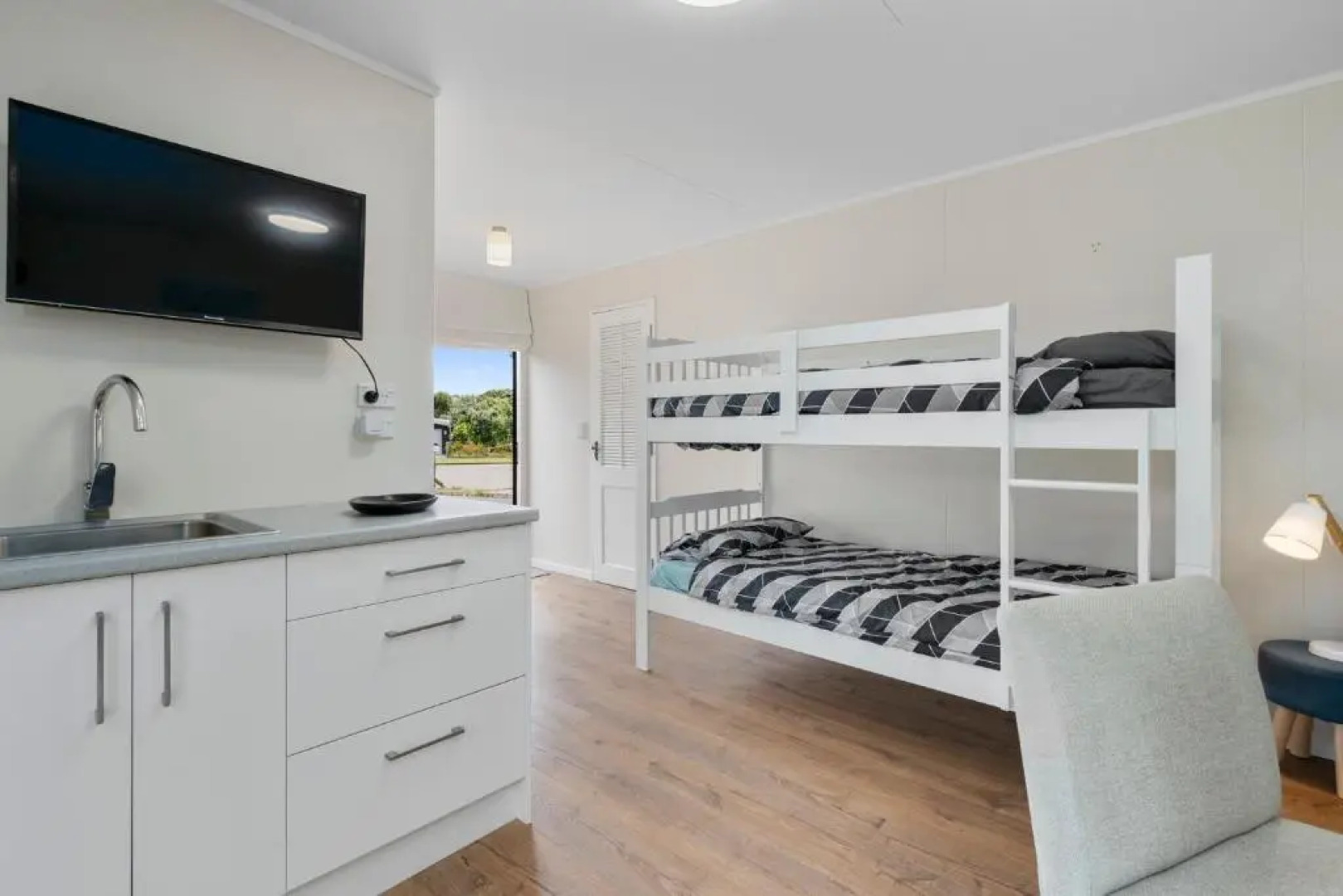 The Wee Blue Bach - Waikanae Beach Holiday Home