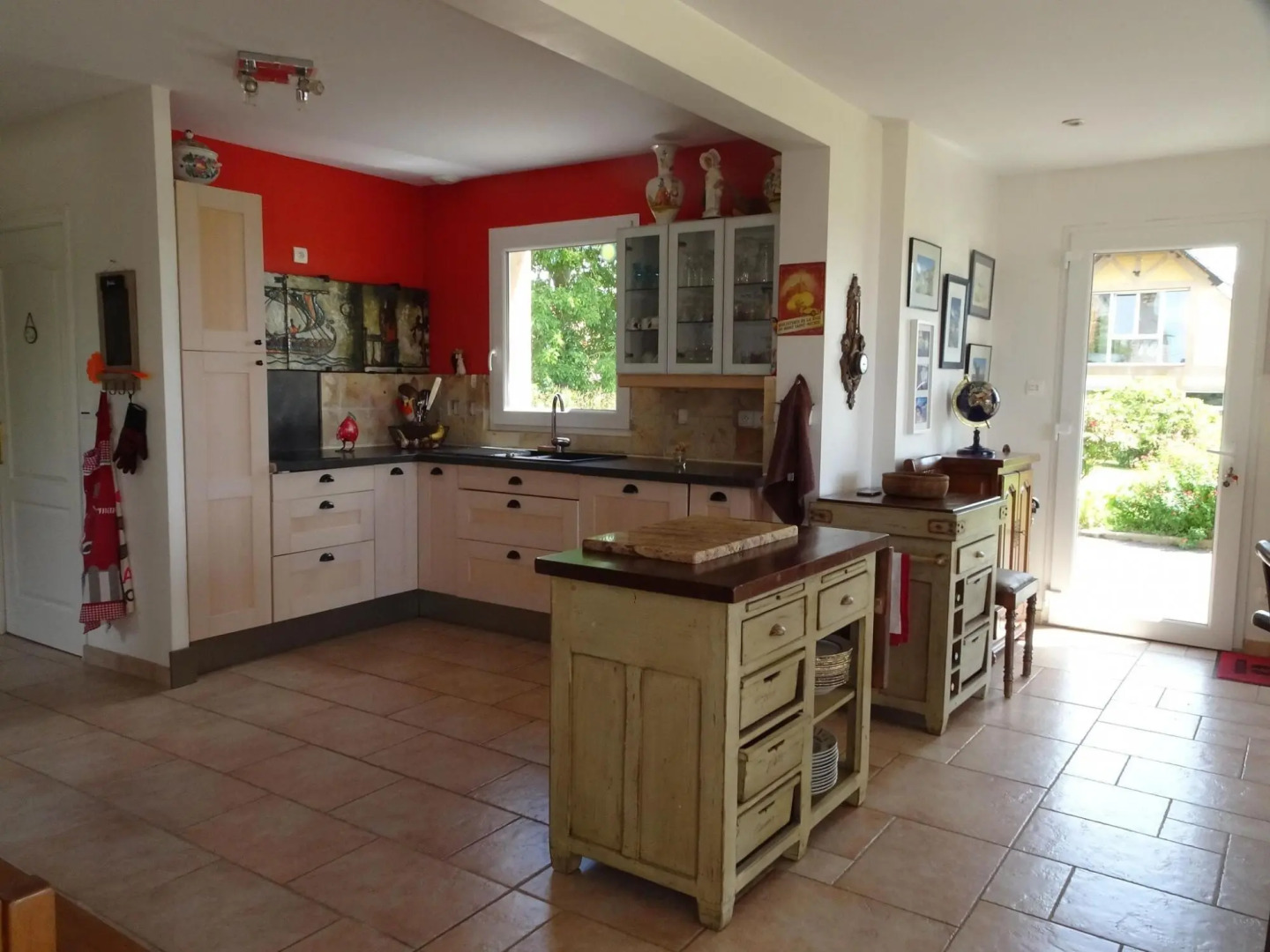 Beautiful Norman House With Outbuilding Located in the bay of Mont St Michel