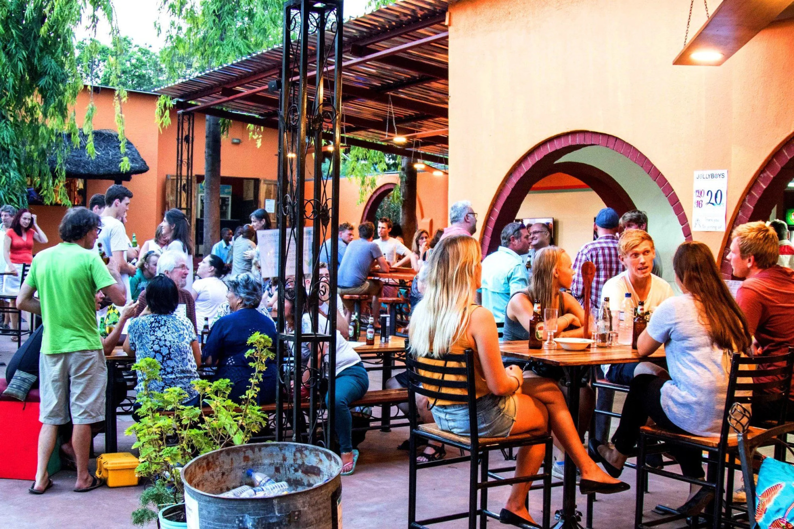 Jollyboys Backpackers