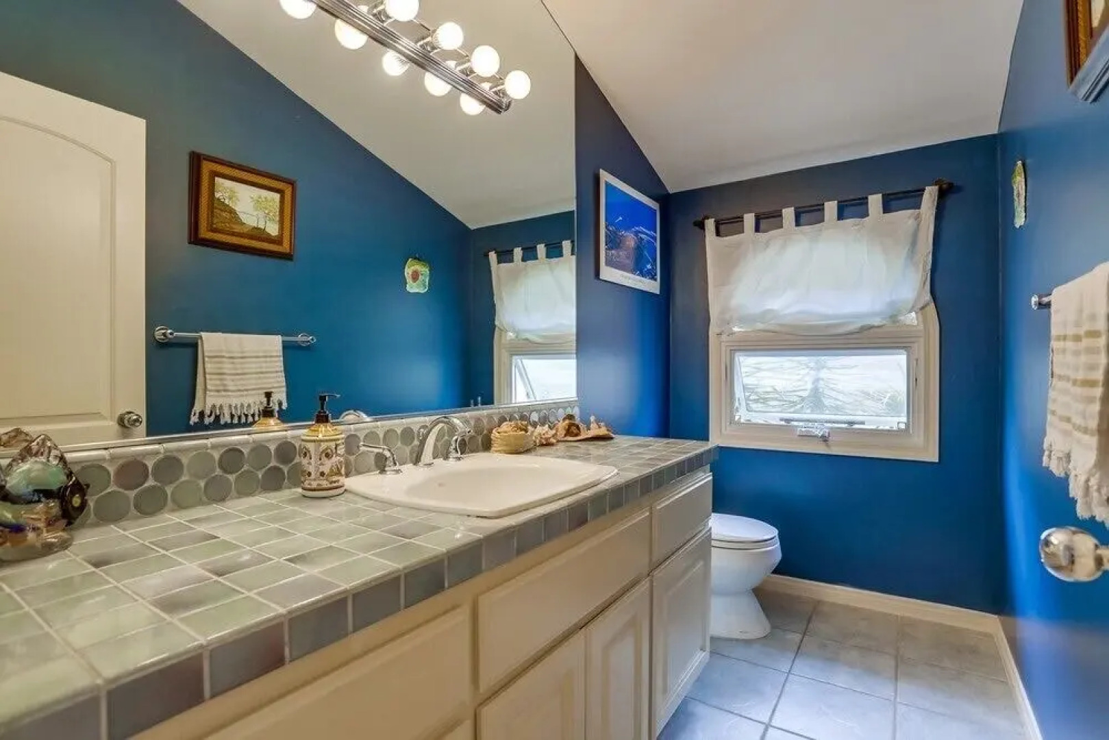 Grandview 3 Bedrooms 2.5 Bathrooms Home