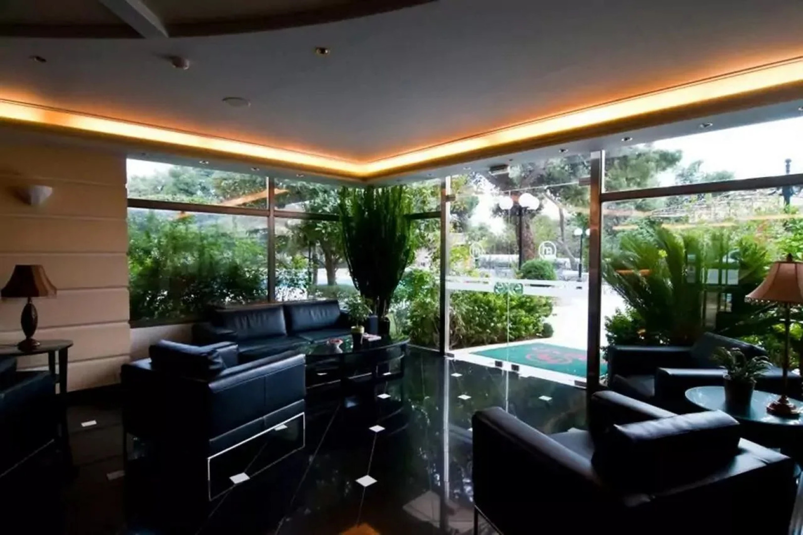 Oasis Hotel Apartments