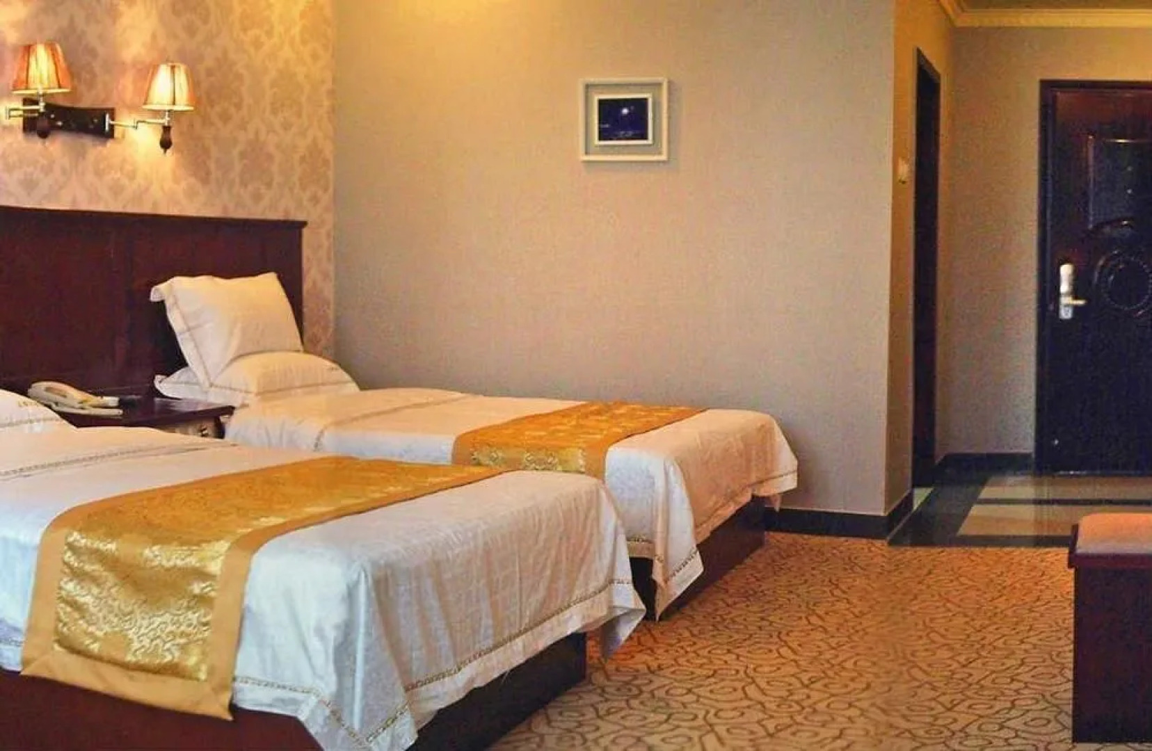 东兴王朝大酒店