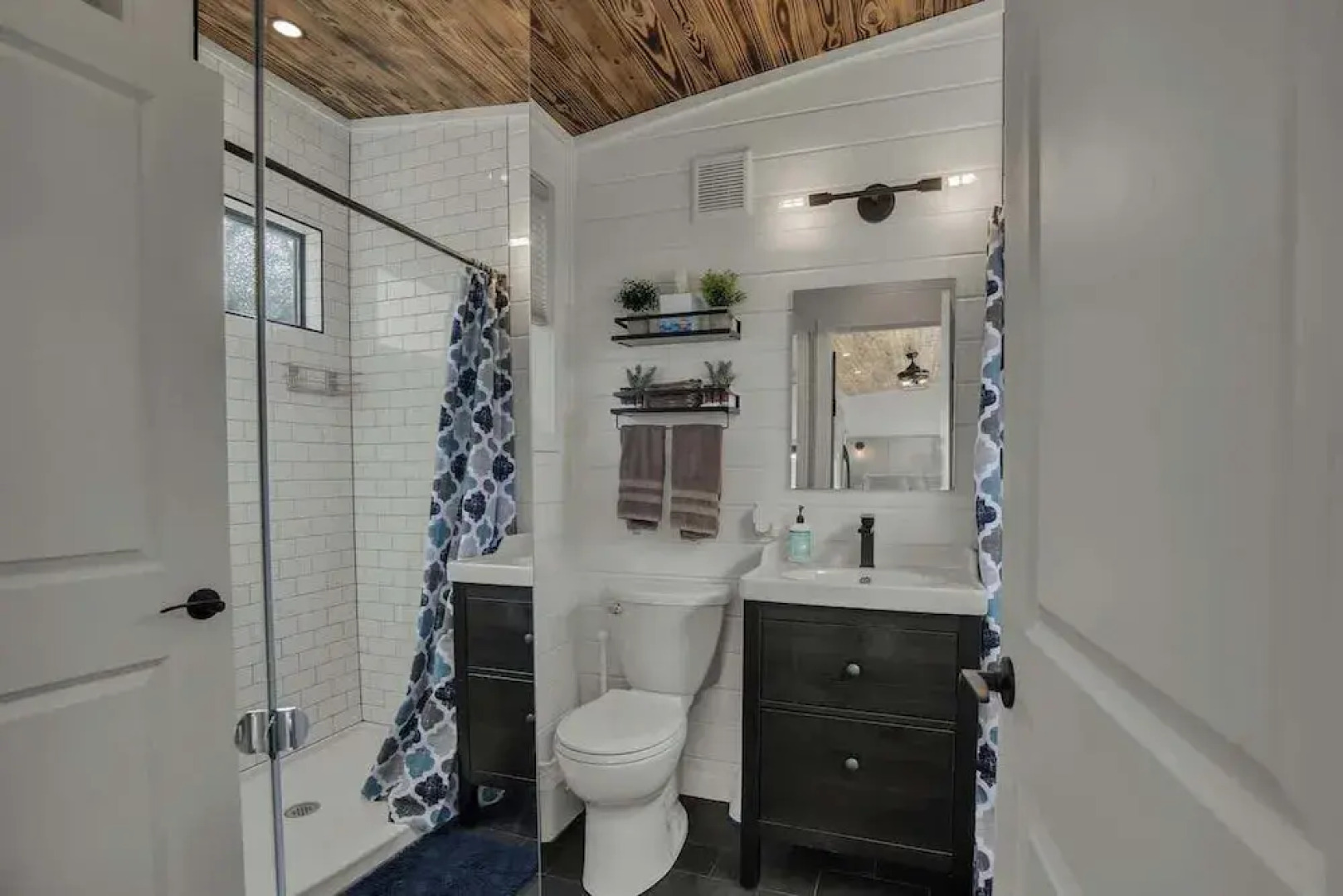 Waylon-hot Tub and Fire Table!