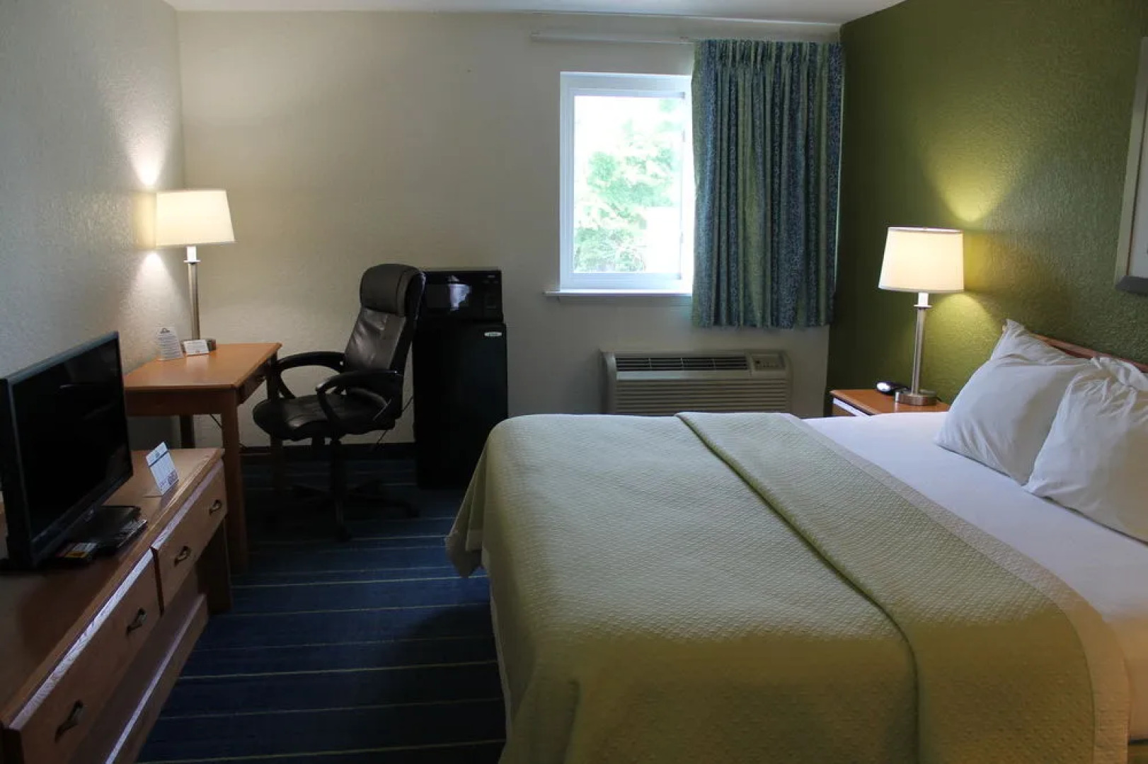 Days Inn & Suites Bridgeport - Clarksburg