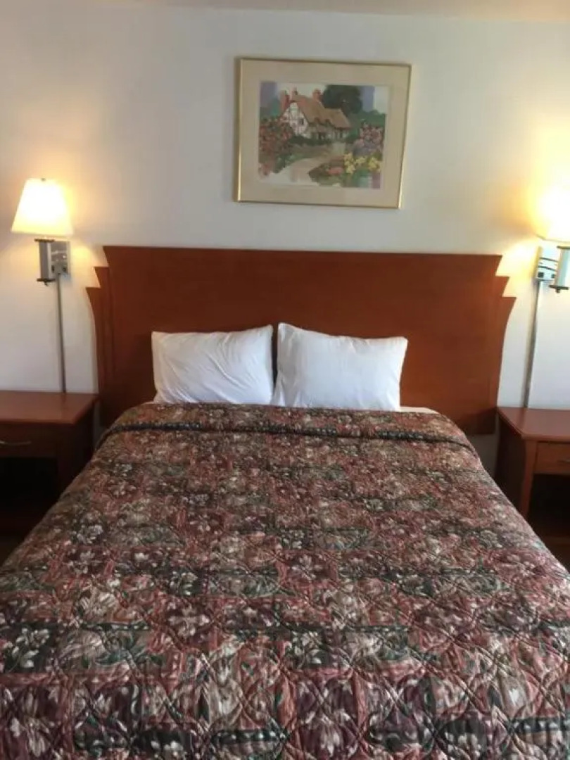 Budget Host Moon Mist Motel