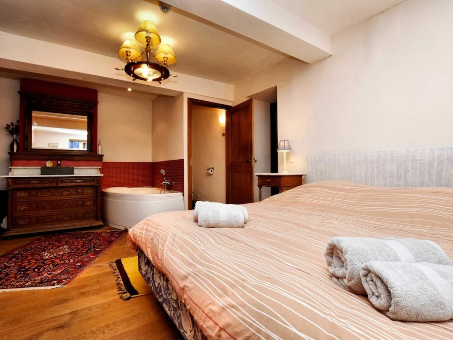 Magnificent Holiday Home in Baronville With Heated Pool & Billiards