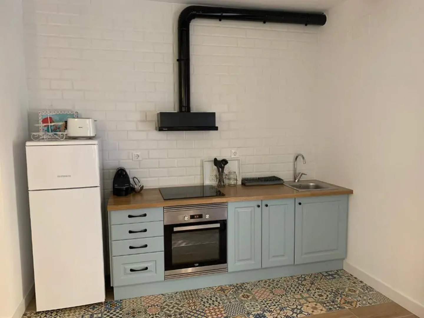 LA MOMA Apartments & Room