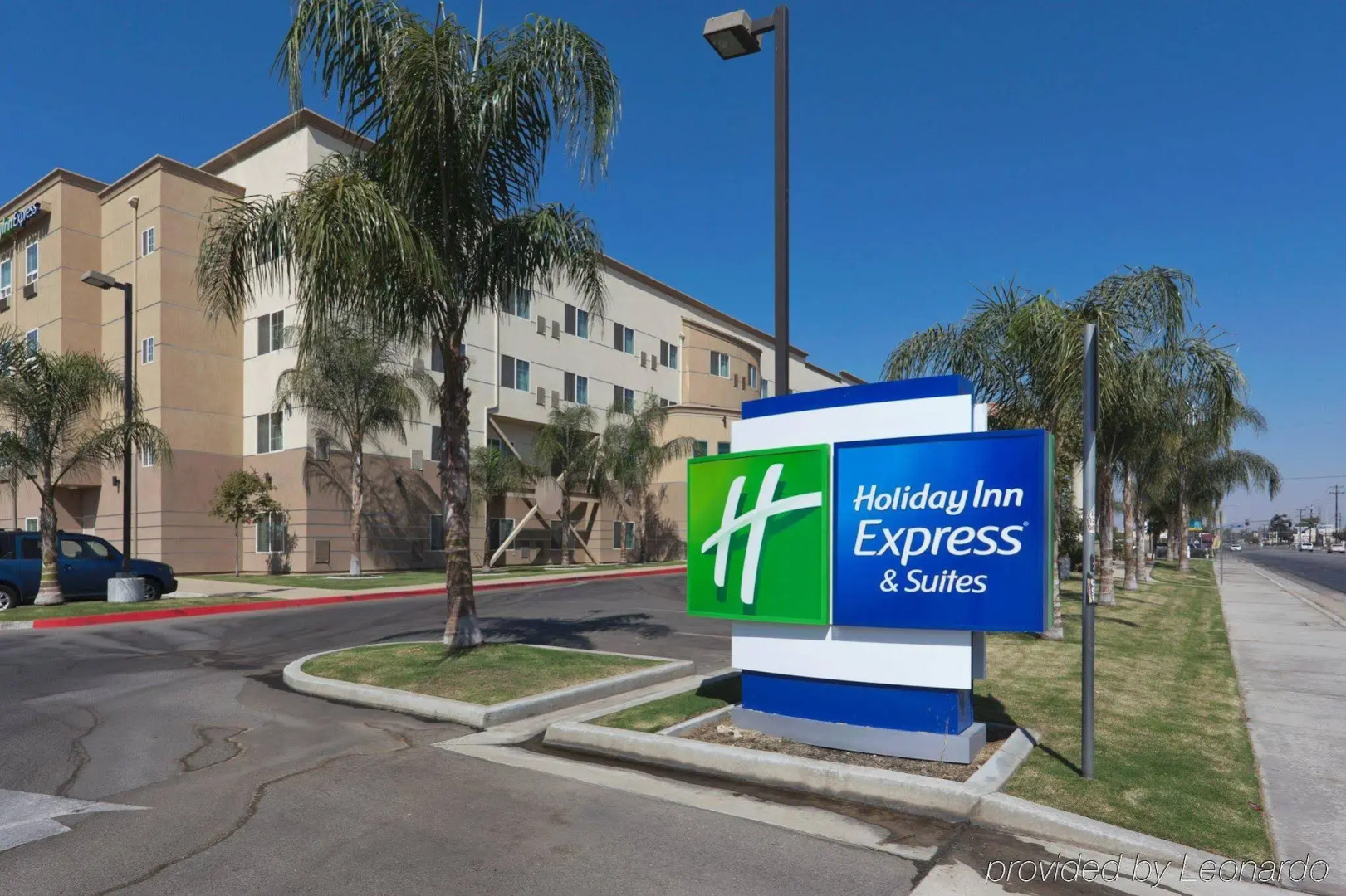 Holiday Inn Express and Suites Bakersfield Central by IHG
