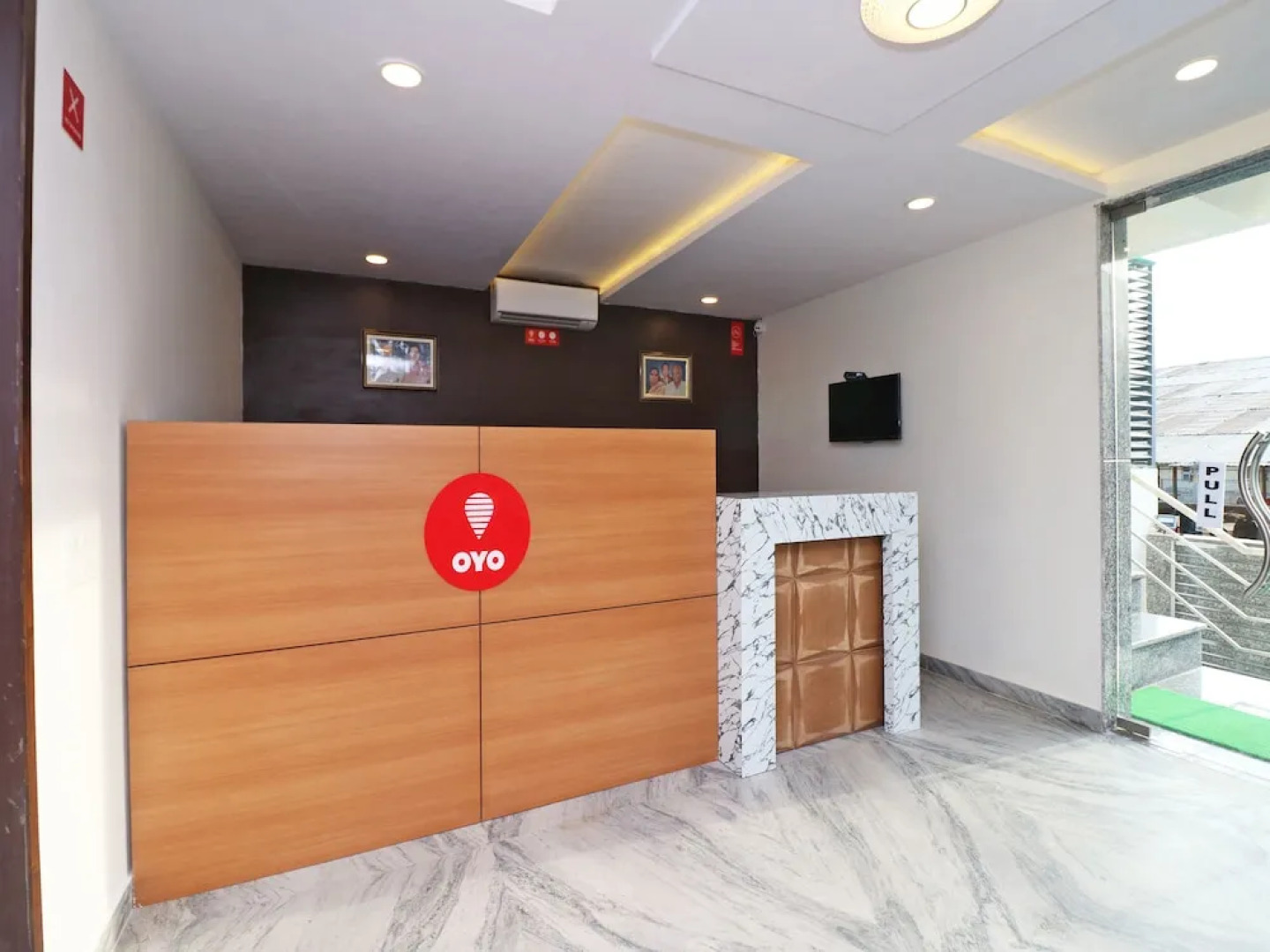 OYO 12143 Hotel SKD