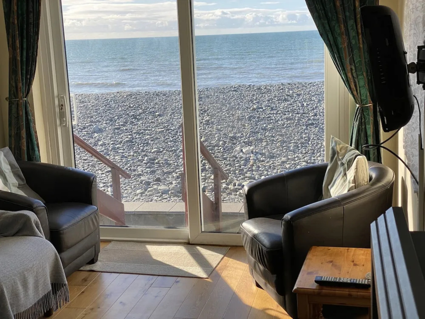 Beach Side House in Beautiful Borth