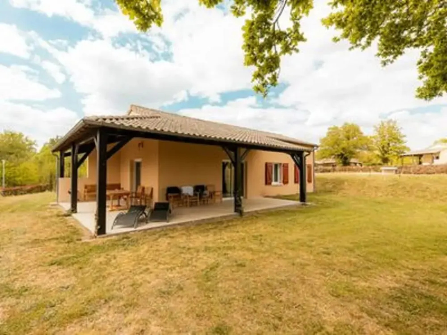 Spacious and Modern Villa With Large Garden and BBQ Area