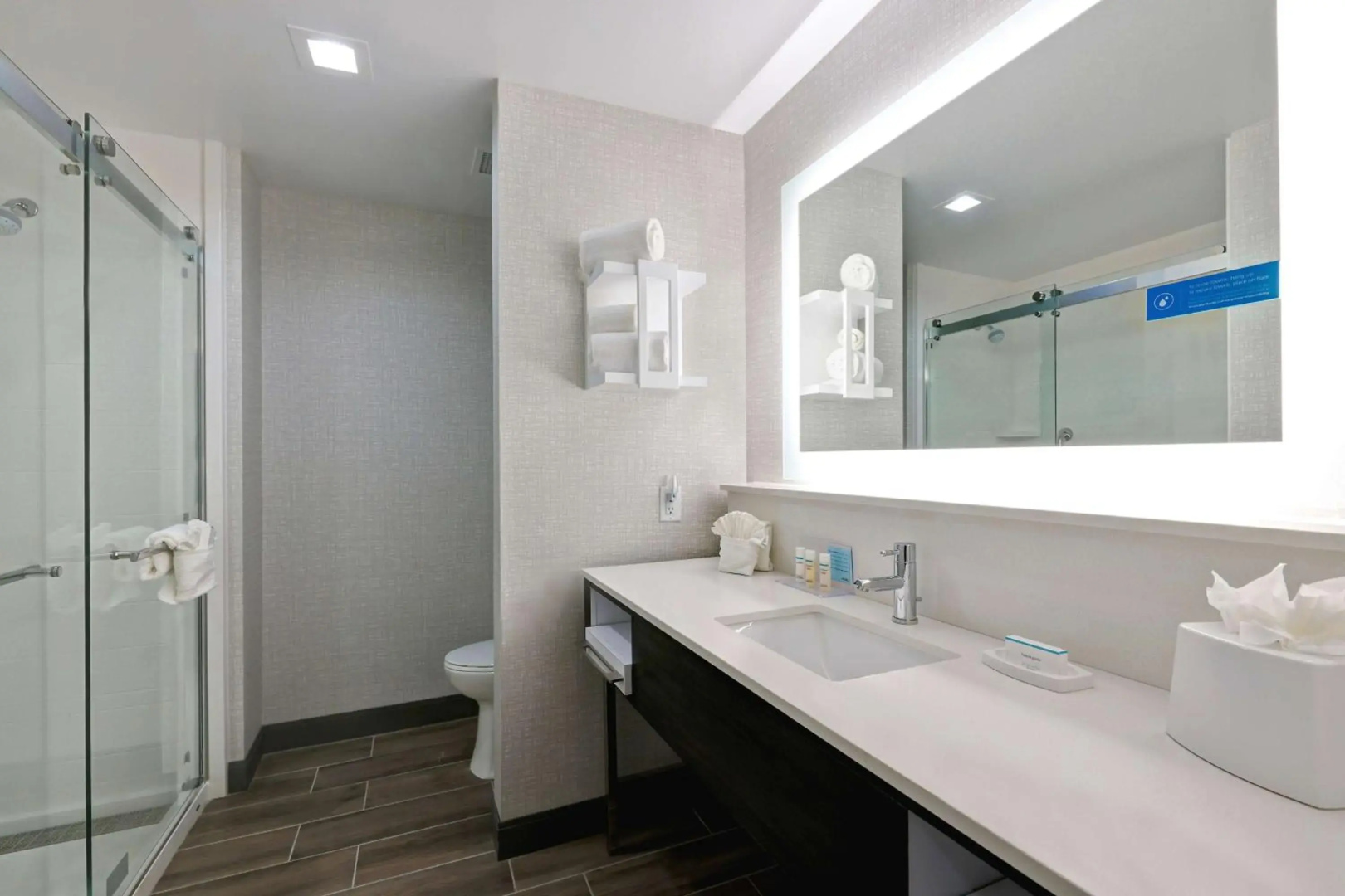 Holiday Inn Express & Suites Garland E - Lake Hubbard I30 by IHG