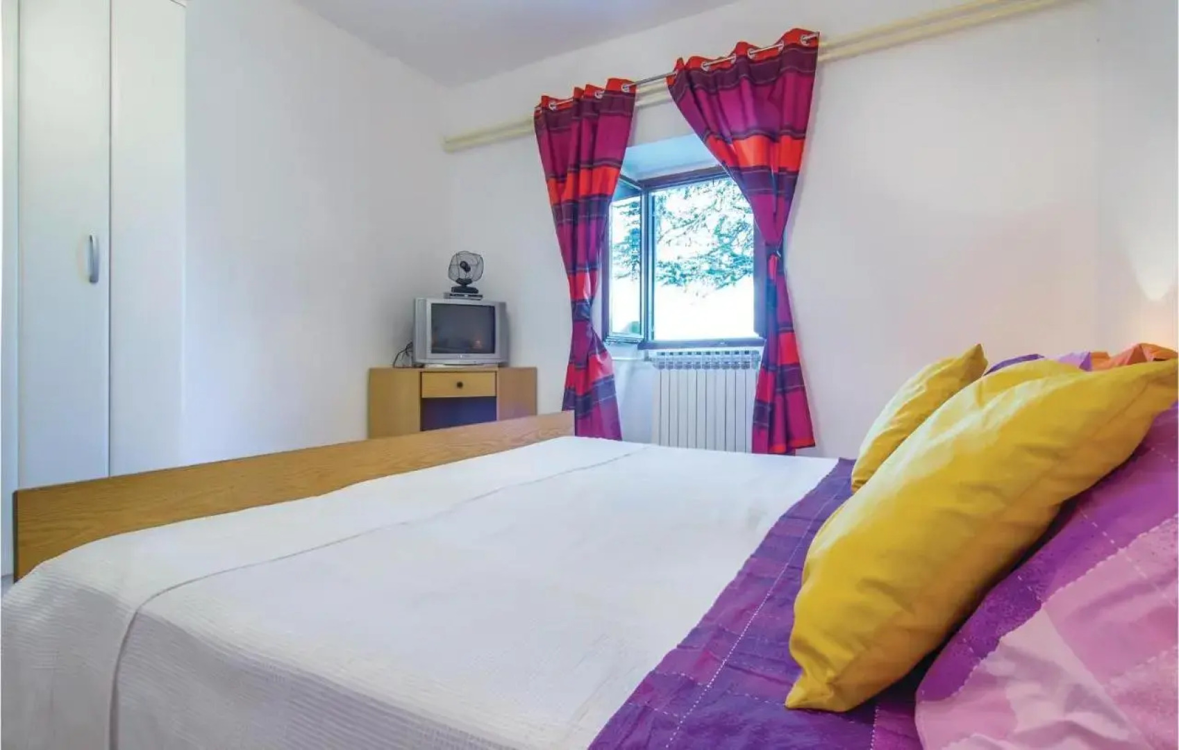 Three-Bedroom Holiday home Krsan with an Outdoor Swimming Pool 07