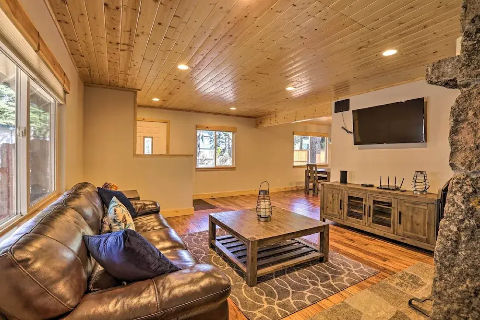 South Lake Tahoe Cabin ~ 7 Mi to Ski Resort!