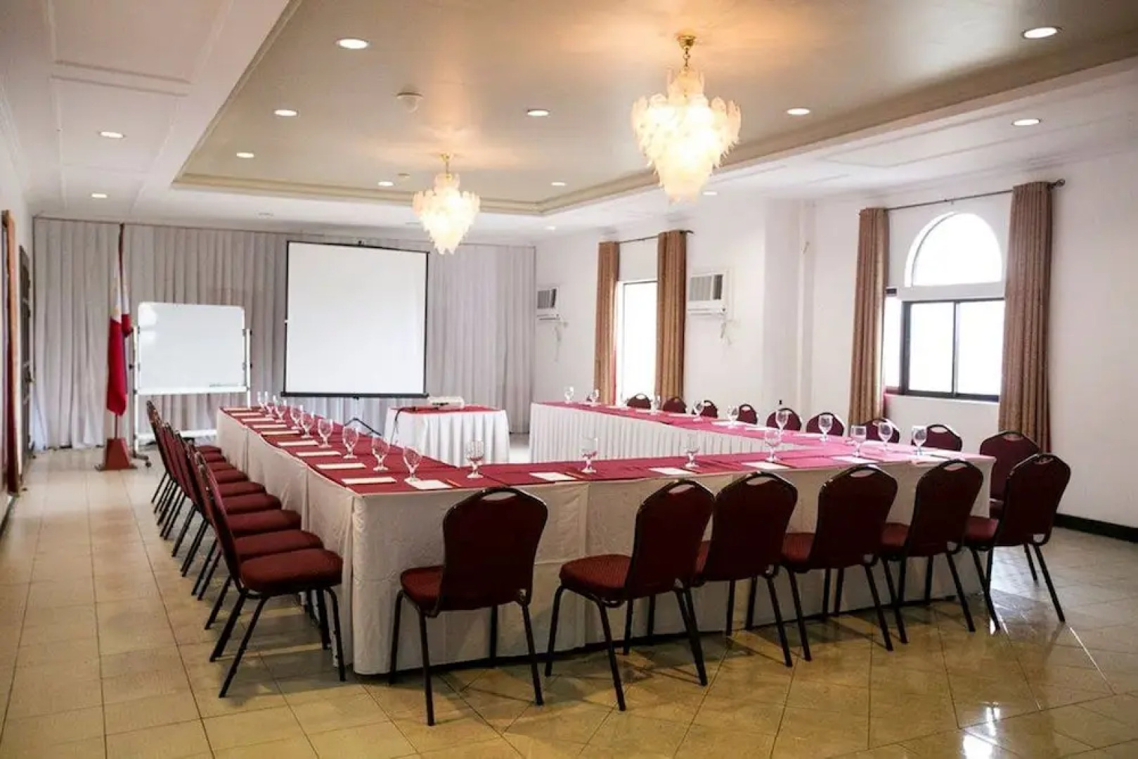 Queen Margarette Hotel - Main