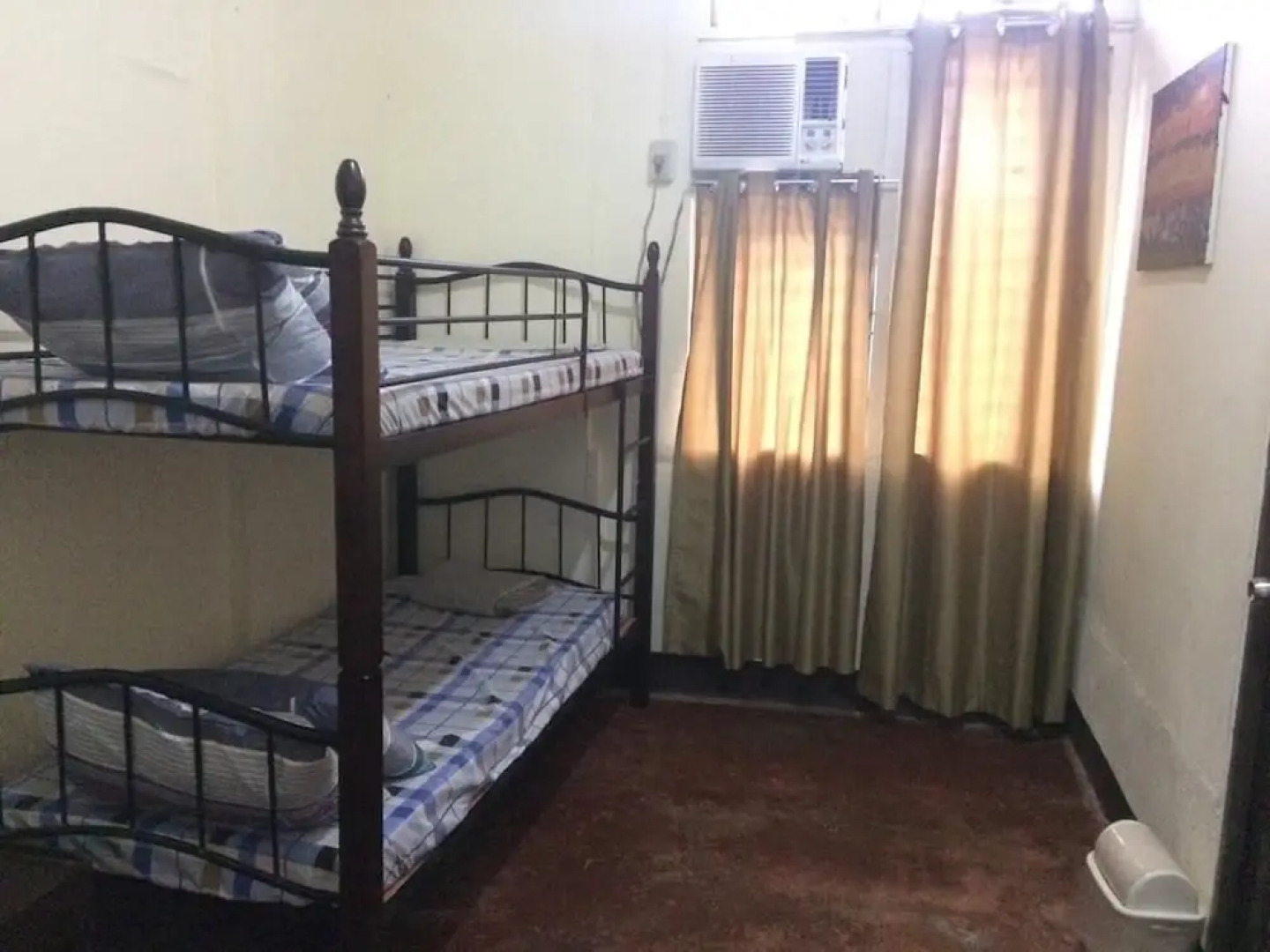 Explorers' Headquarters Inn